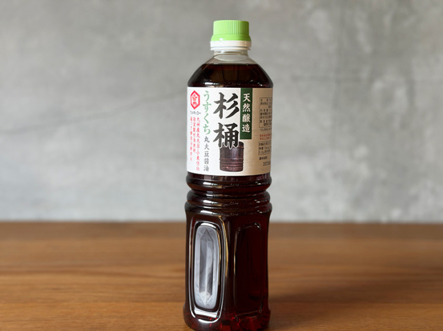 九州産丸大豆と小麦使用 天然醸造 杉桶 うすくち醤油 1L【1.1kg】