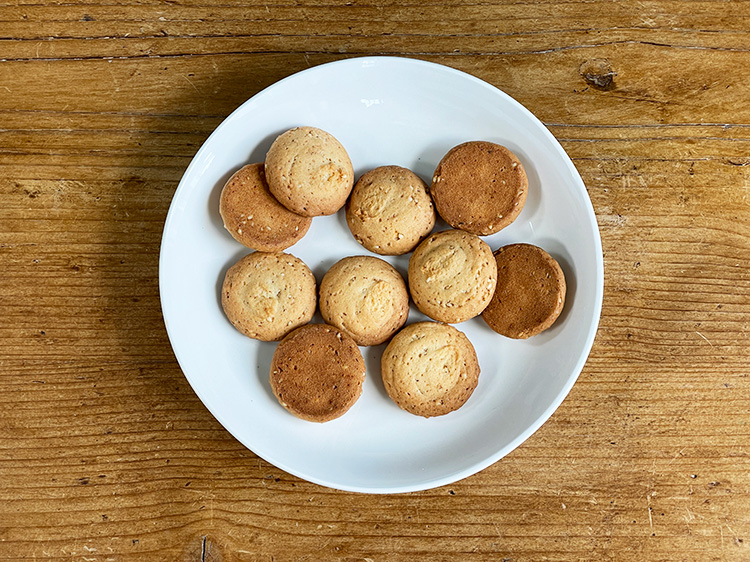 九州産自然栽培小麦と地鶏卵のまんまクッキー(自然栽培ごま)【0.1kg】