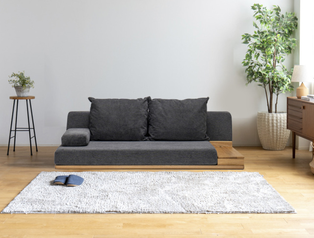 Fumi ながら時間を楽しむソファ（幅180cm×奥行90cm×高さ77cm）