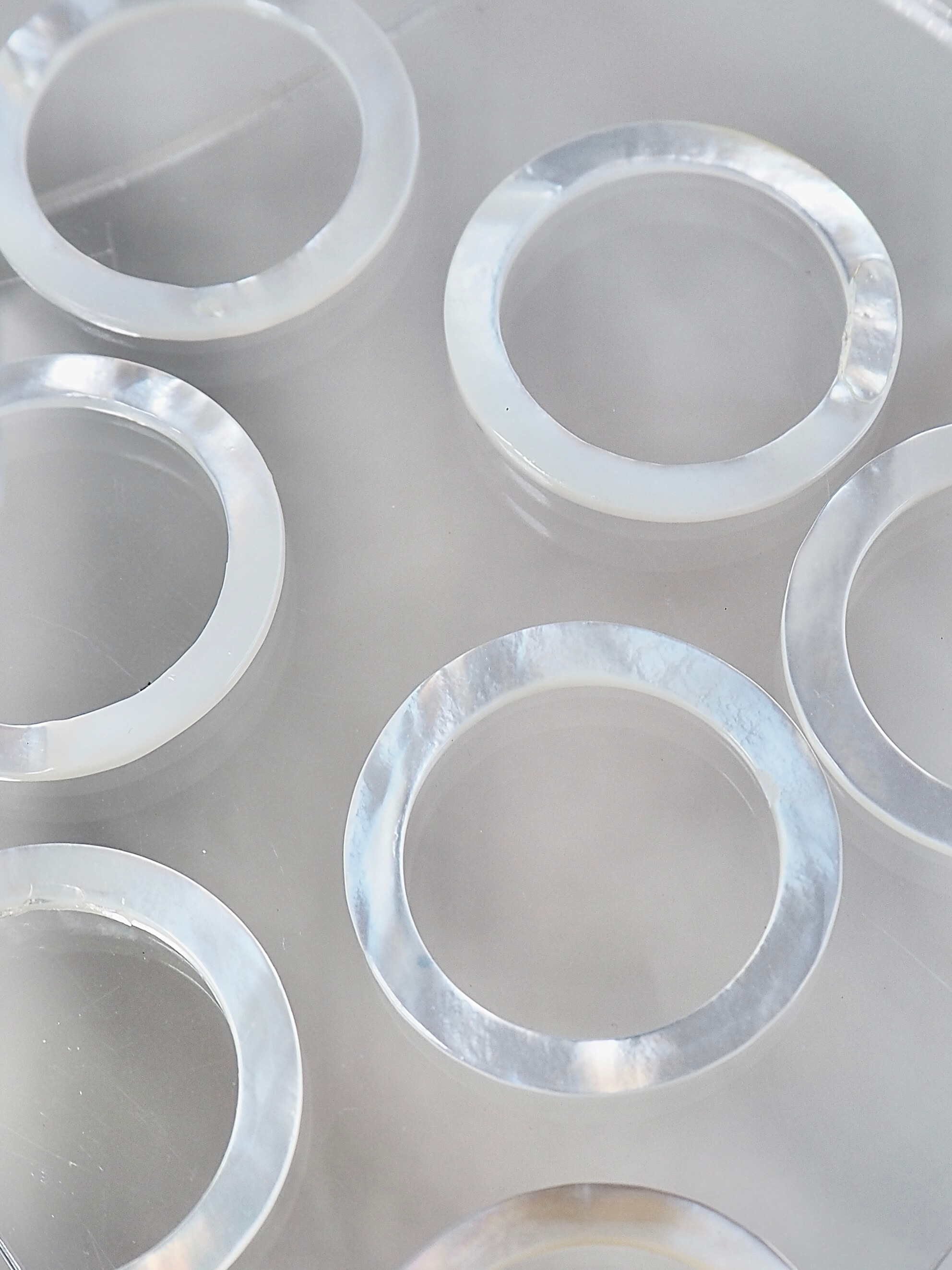 シェルフープ-サークル(シロチョウガイ)【約22mm/1個】[メール便可]まとめ買い10%OFF #1130 En: Shell Beads -White MOP