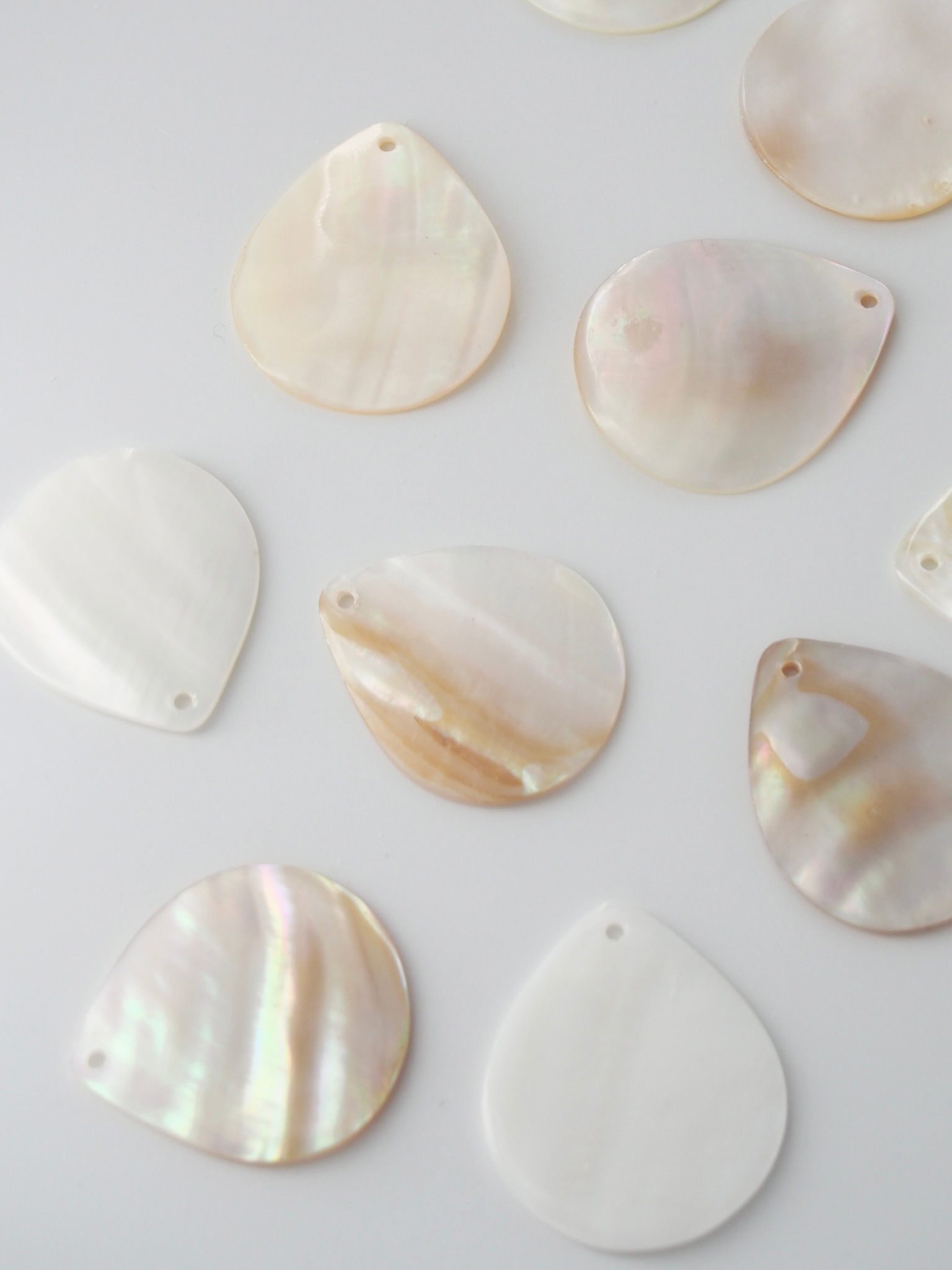 ティアドロップ-125-（淡水真珠貝）プレート【約3cm/1枚】[メール便可]まとめ買い10%OFF En:  Shell accesorry -tear drop- feshwater pearl 貝殻