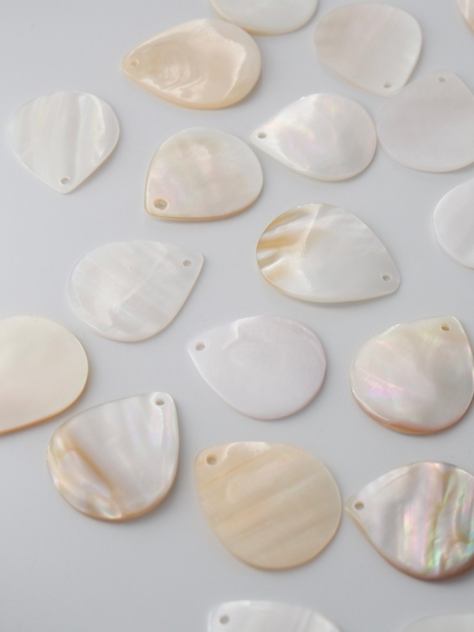 ティアドロップ-128-（淡水真珠貝）プレート【約2.5×3.0cm/1枚】[メール便可]まとめ買い10%OFF En:  Shell accesorry -tear drop- feshwater pearl 貝殻