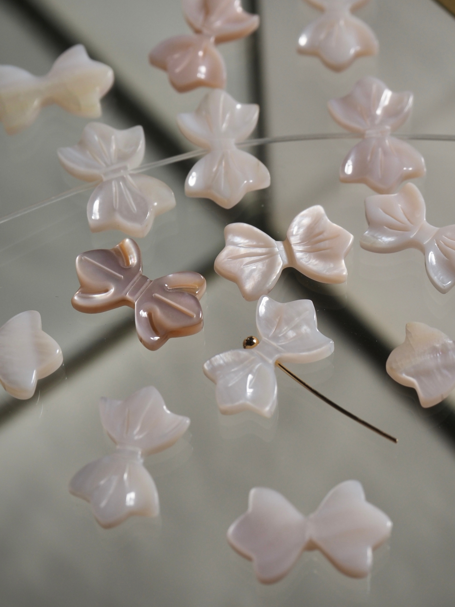 シェルビーズ - リボン ピンク(淡水真珠貝)【約16×10mm/1個】[メール便可] #270 En:Freshwater pearl MOP - Shell Beads 貝殻