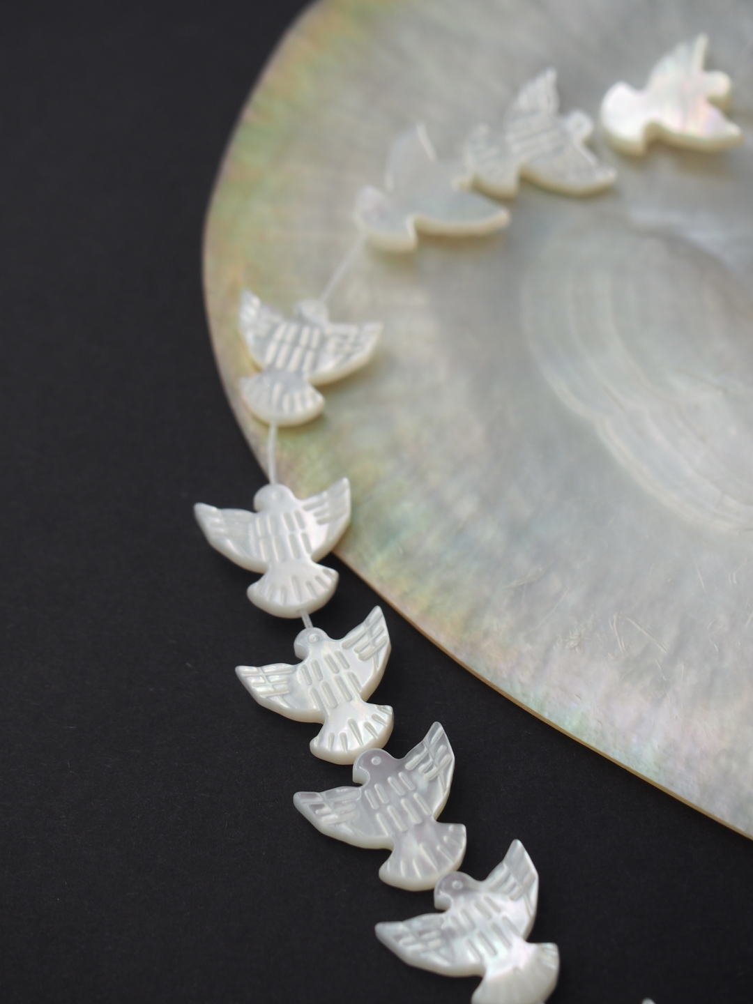 シェルビーズ - ハト(シロチョウガイ)【約12×13mm/1個】[メール便可]まとめ買い10%OFF #201 En:Shell Beads -white MOP 貝殻