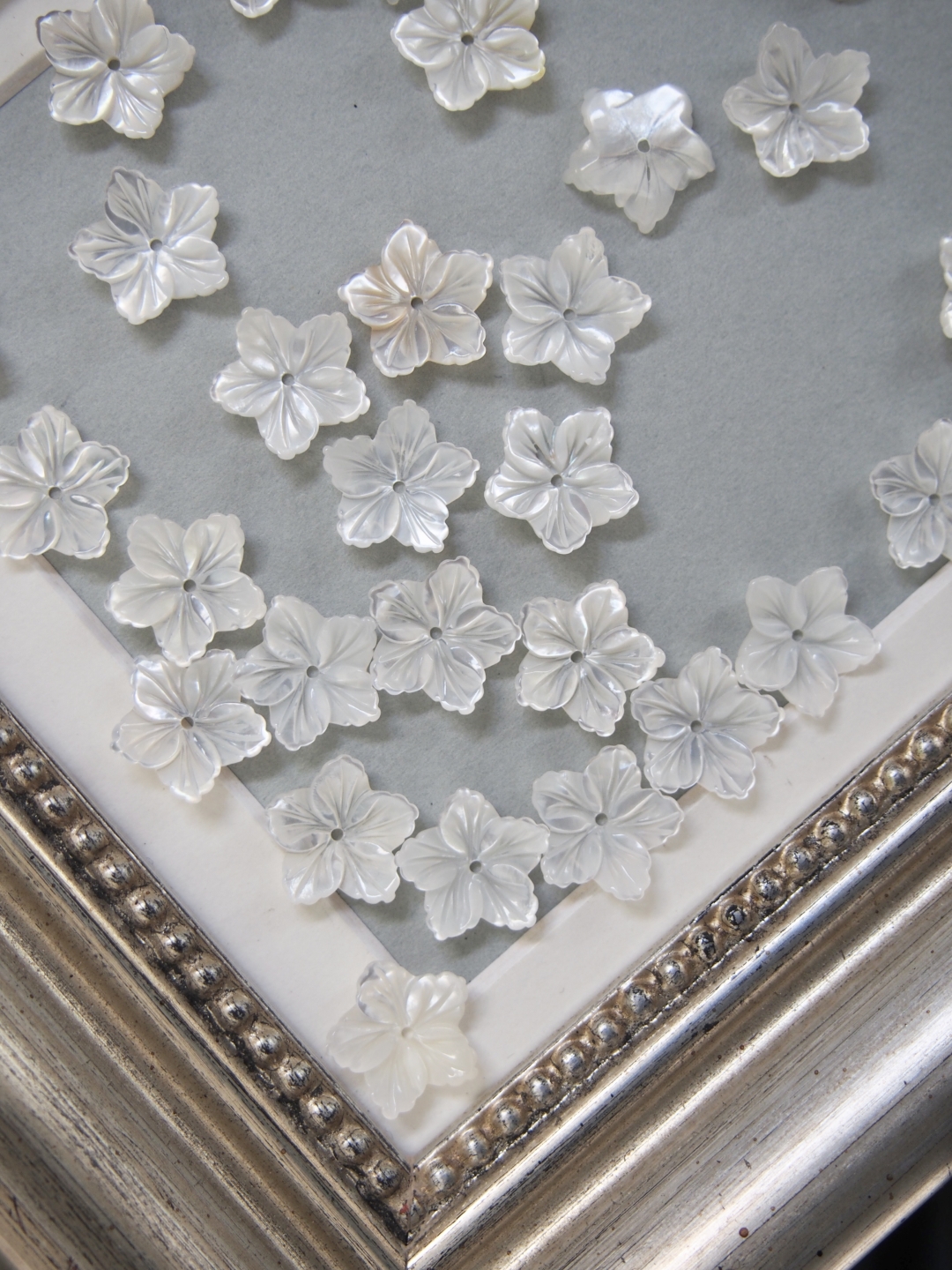 シェルビーズ - 桃の花 ホワイト(シロチョウガイ)【約11mm/1個】[メール便可]まとめ買い10%OFF #229 En:White MOP - Shell Beads -peach blossom 貝殻
