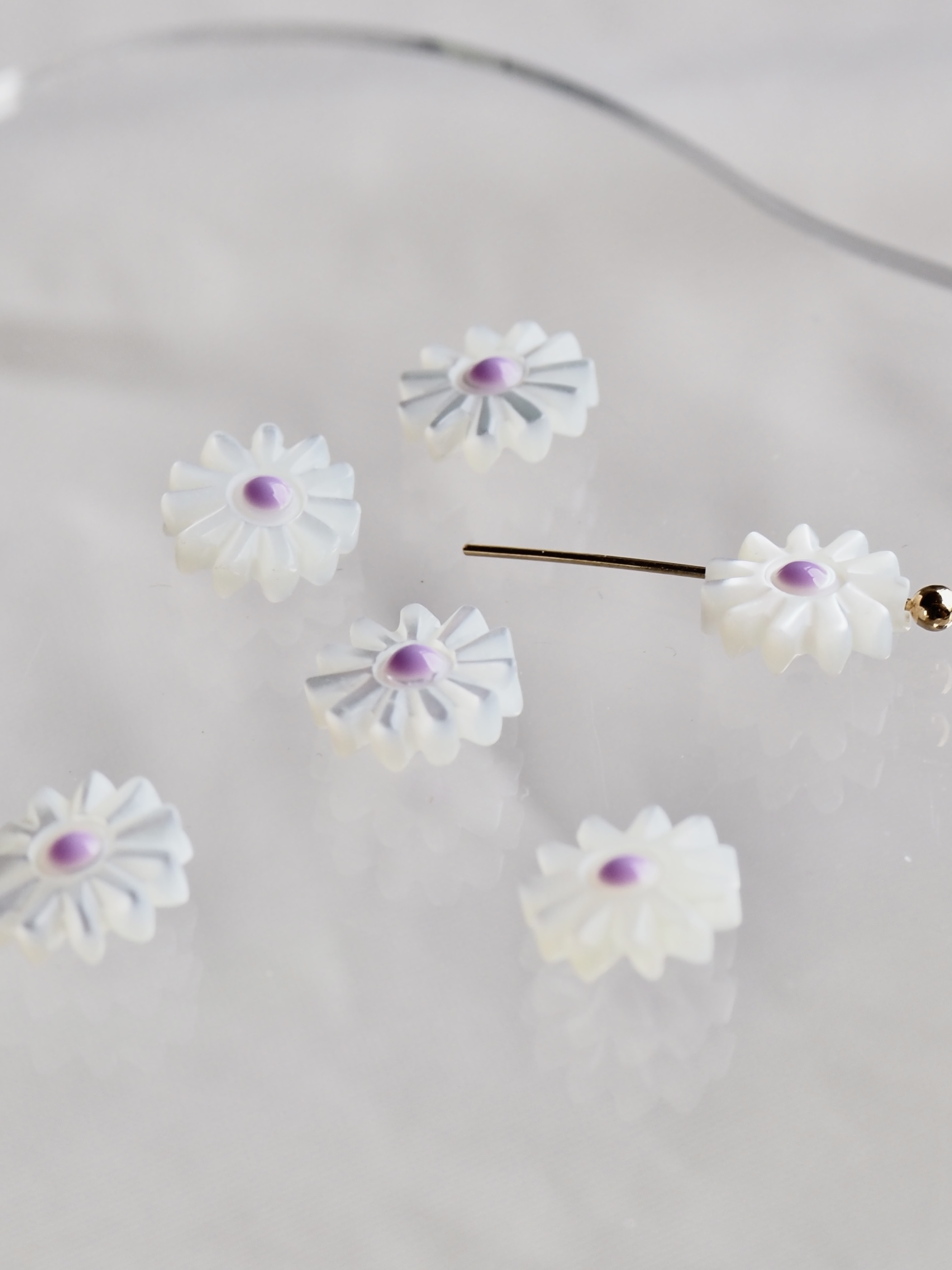 シェルビーズ-マーガレット バイオレット 穴有(タカセガイ)【約8mm/1個】[メール便可] #1081 En:Trocus - Shell Beads 貝殻