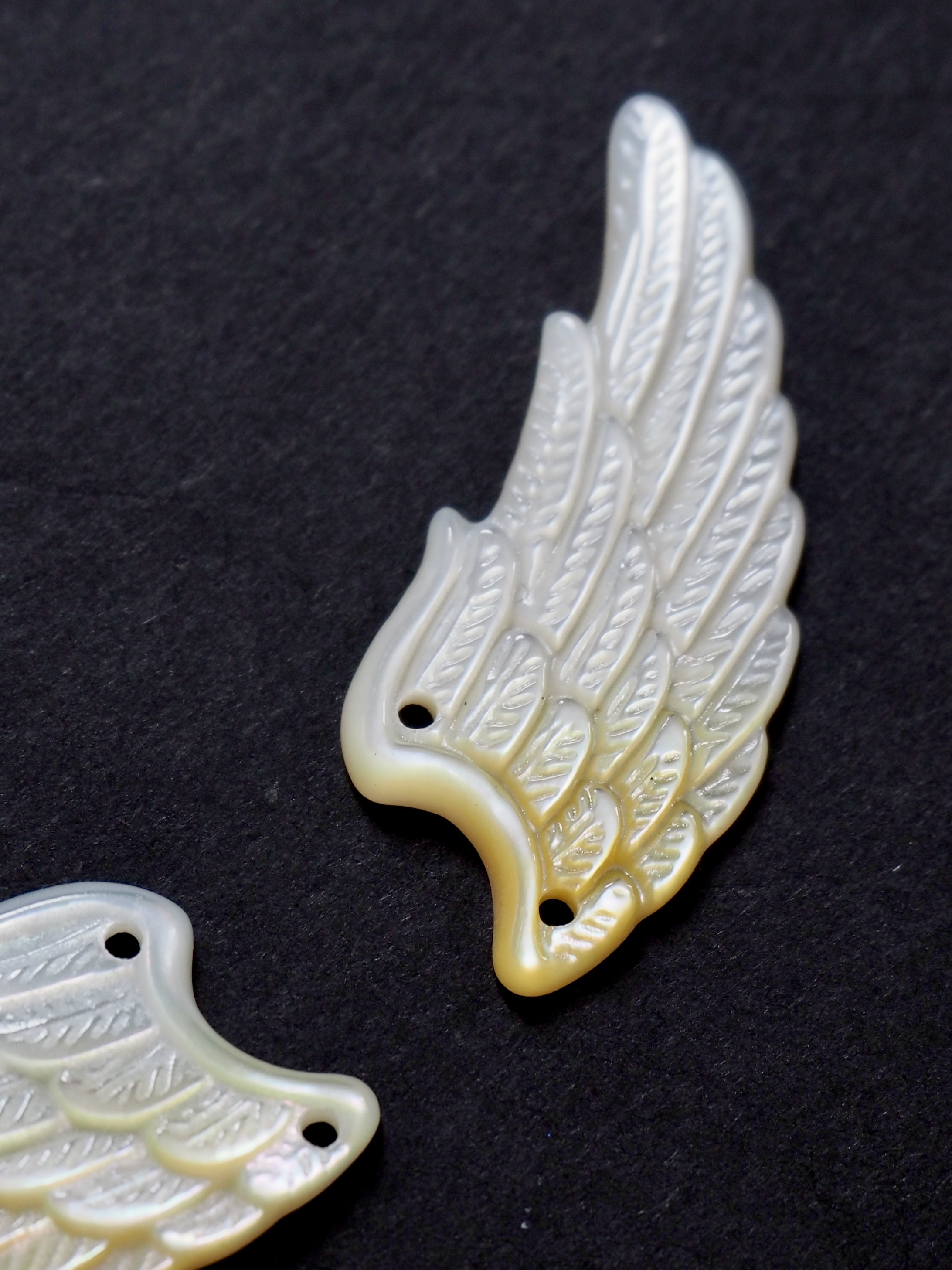 シェルビーズ - 翼[左](シロチョウガイ)【約14×35mm/1個】[メール便可]まとめ買い10%OFF #1192 En:Shell Beads -White MOP 貝殻