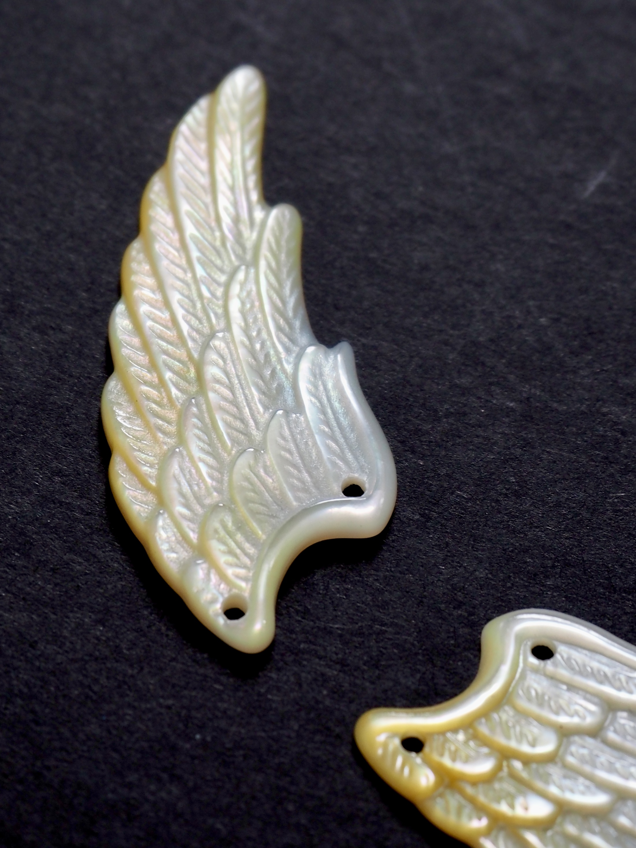 シェルビーズ - 翼[右](シロチョウガイ)【約14×35mm/1個】[メール便可]まとめ買い10%OFF #1191 En:Shell Beads -White MOP 貝殻