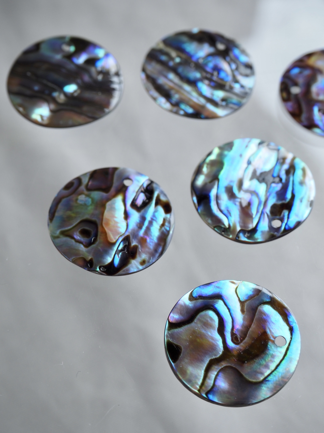 シェルビーズ-プレートラウンド穴有(パウアアバロン-ヘリトリアワビ)【約25mm】1個 [メール便可]まとめ買い10%OFF #1219 En:Shell Beads -Haliotis iris 貝殻