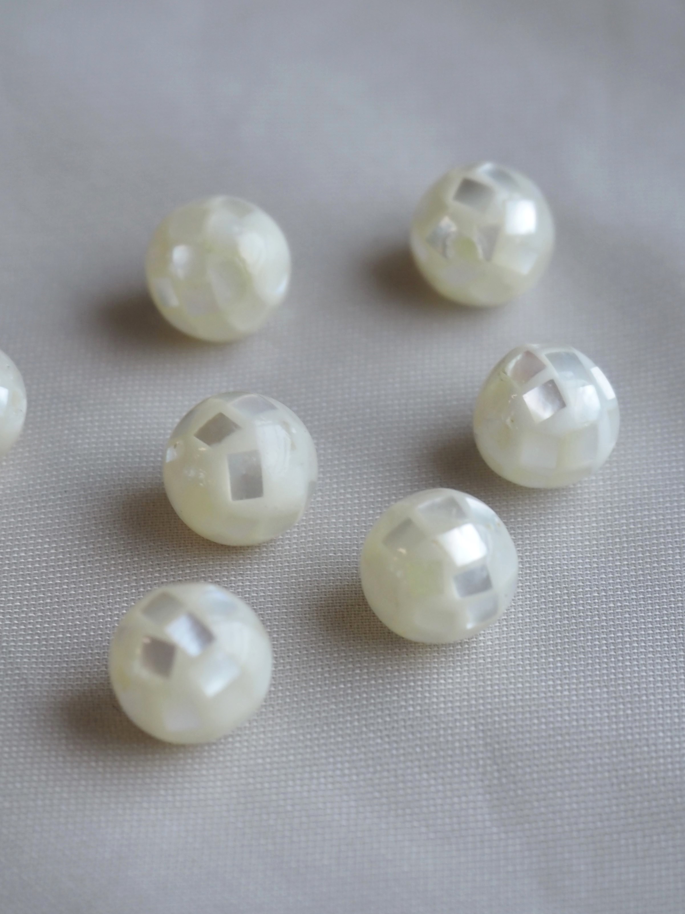 シェルビーズ -螺鈿ボール(シロチョウガイ)【約8mm/1個】[メール便可]まとめ買い10%OFF #1210 En: Shell Beads -White MOP 貝殻