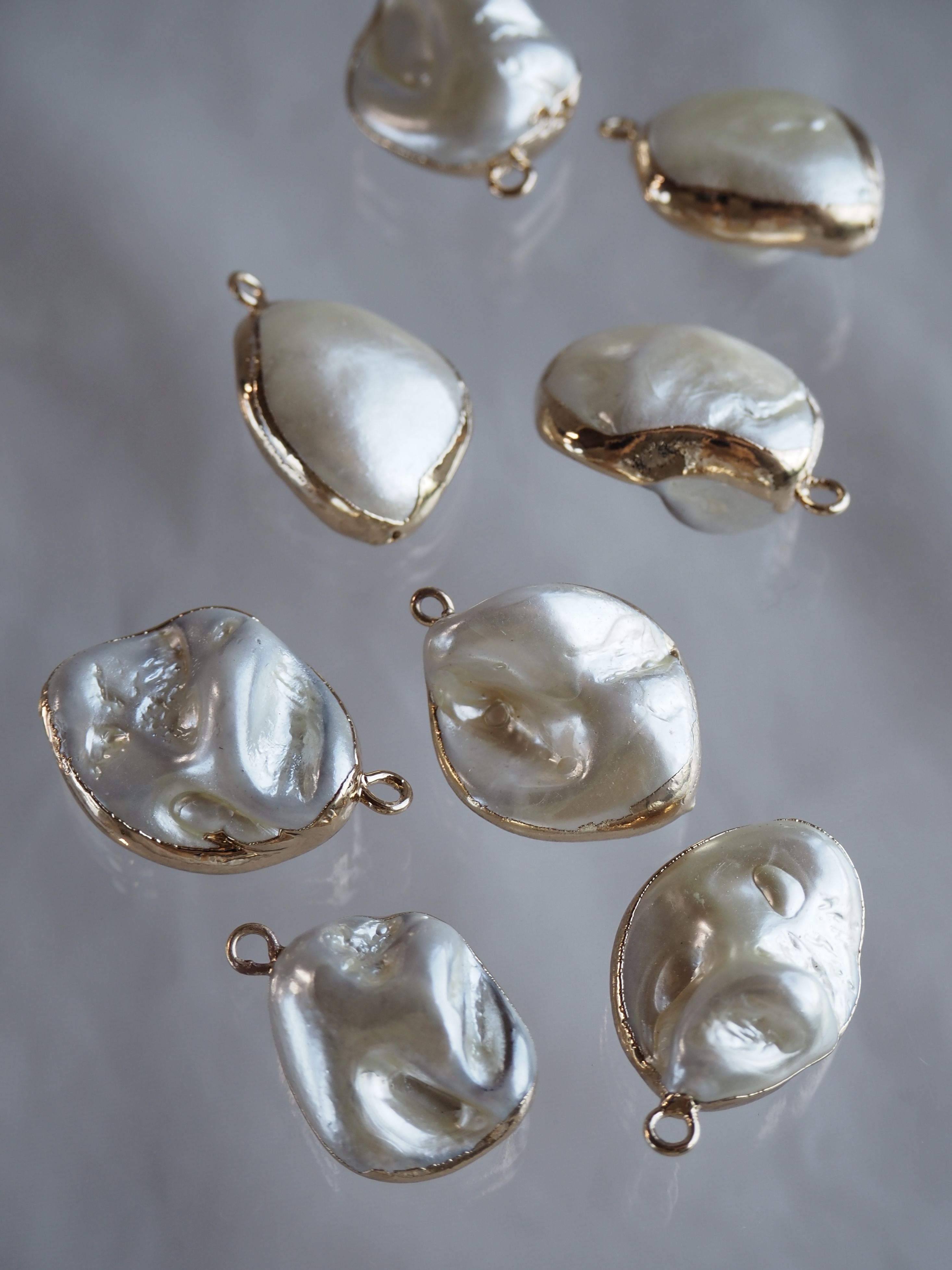 シェルチャーム-タカセガイ ランダムカット パール【約17×22mm/1個】[メール便可]まとめ買い10%OFF #1114 En:Shell beads Trocus 貝殻