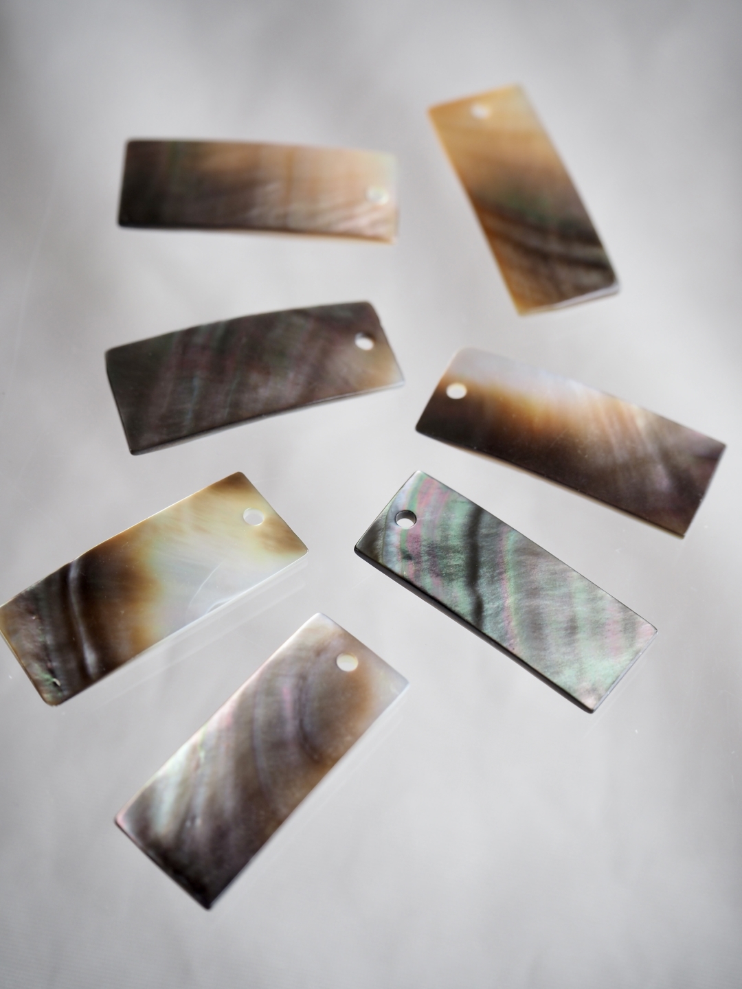 シェルビーズ-プレート短冊(クロチョウガイ)【約10×25mm】1個 [メール便可]まとめ買い10%OFF #1221 En:Shell Beads -Black MOP 貝殻