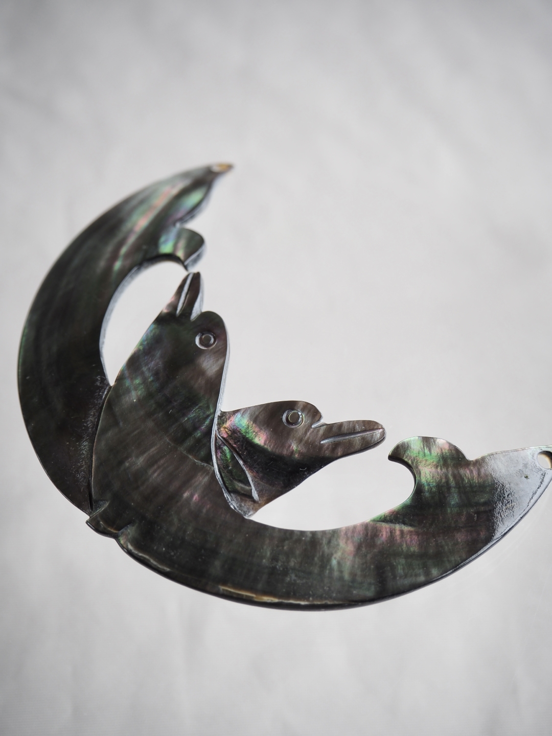 シェルパーツ-イルカ(クロチョウガイ)【約55×80mm/1個】[メール便可]まとめ買い10%OFF #1262 En:Shell charm Black MOP 貝殻