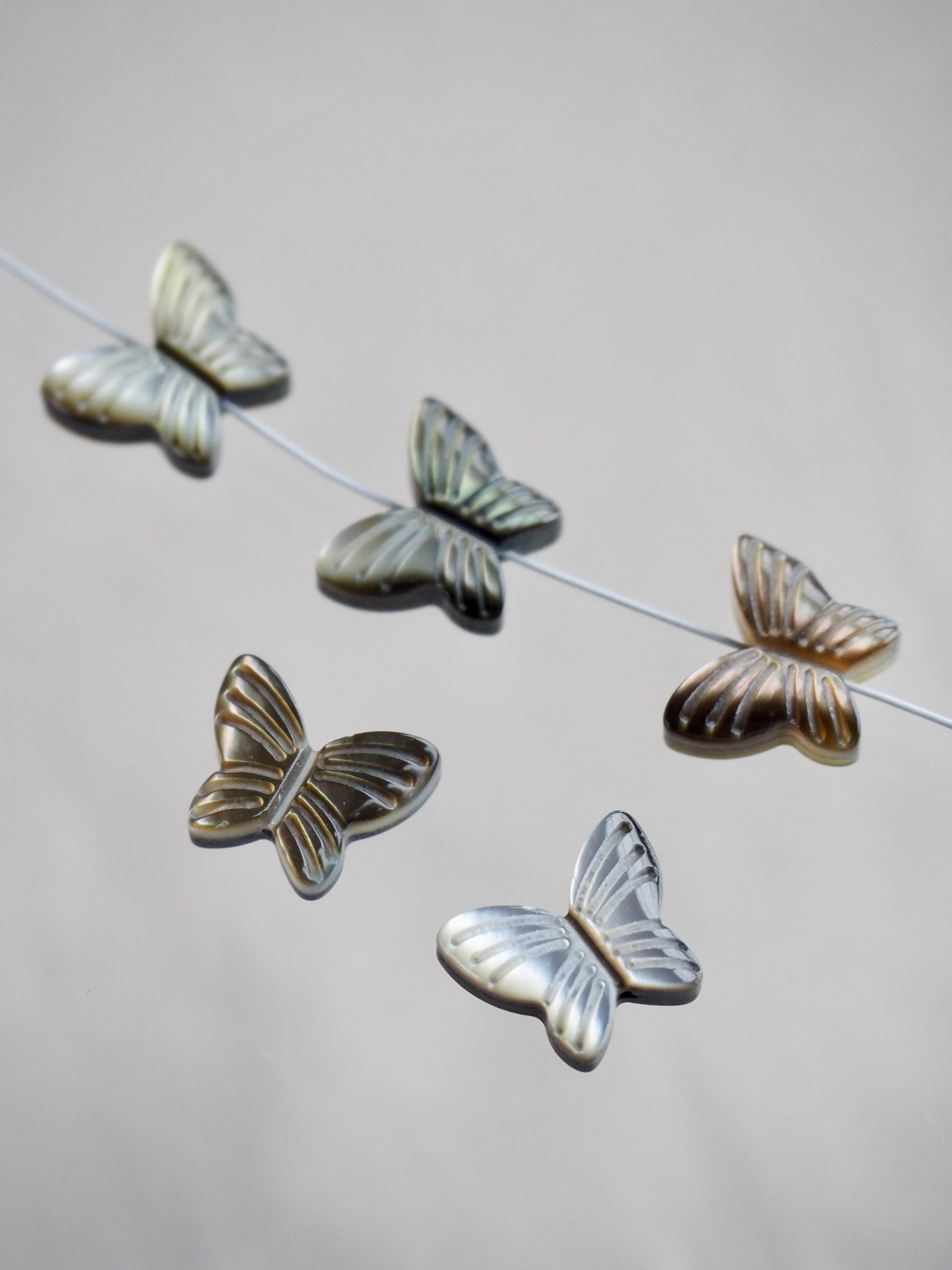 シェルビーズ-バタフライ 小 縦穴(クロチョウガイ)【約8×10mm/1個】[メール便可]まとめ買い10%OFF #1141 En:Shell Beads -Black MOP 貝殻