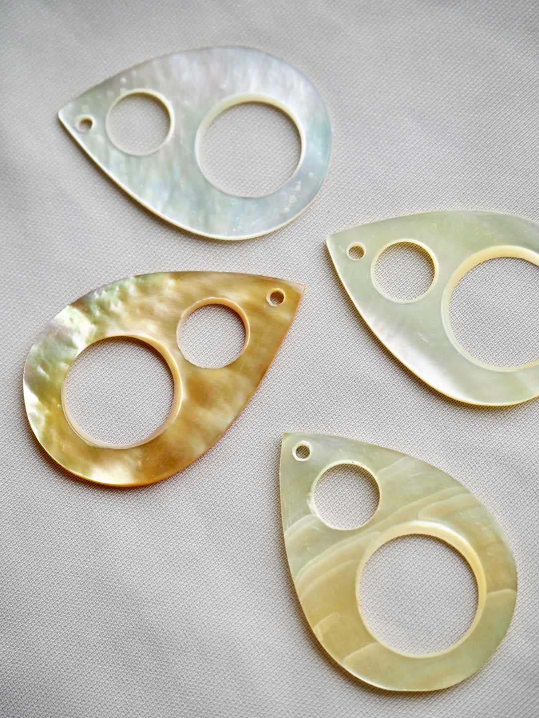 ティアドロップ -62-（シロチョウガイ）【約3cm/1枚】[メール便可]まとめ買い10%OFF  En: Shell accessory,teardrop, wmop