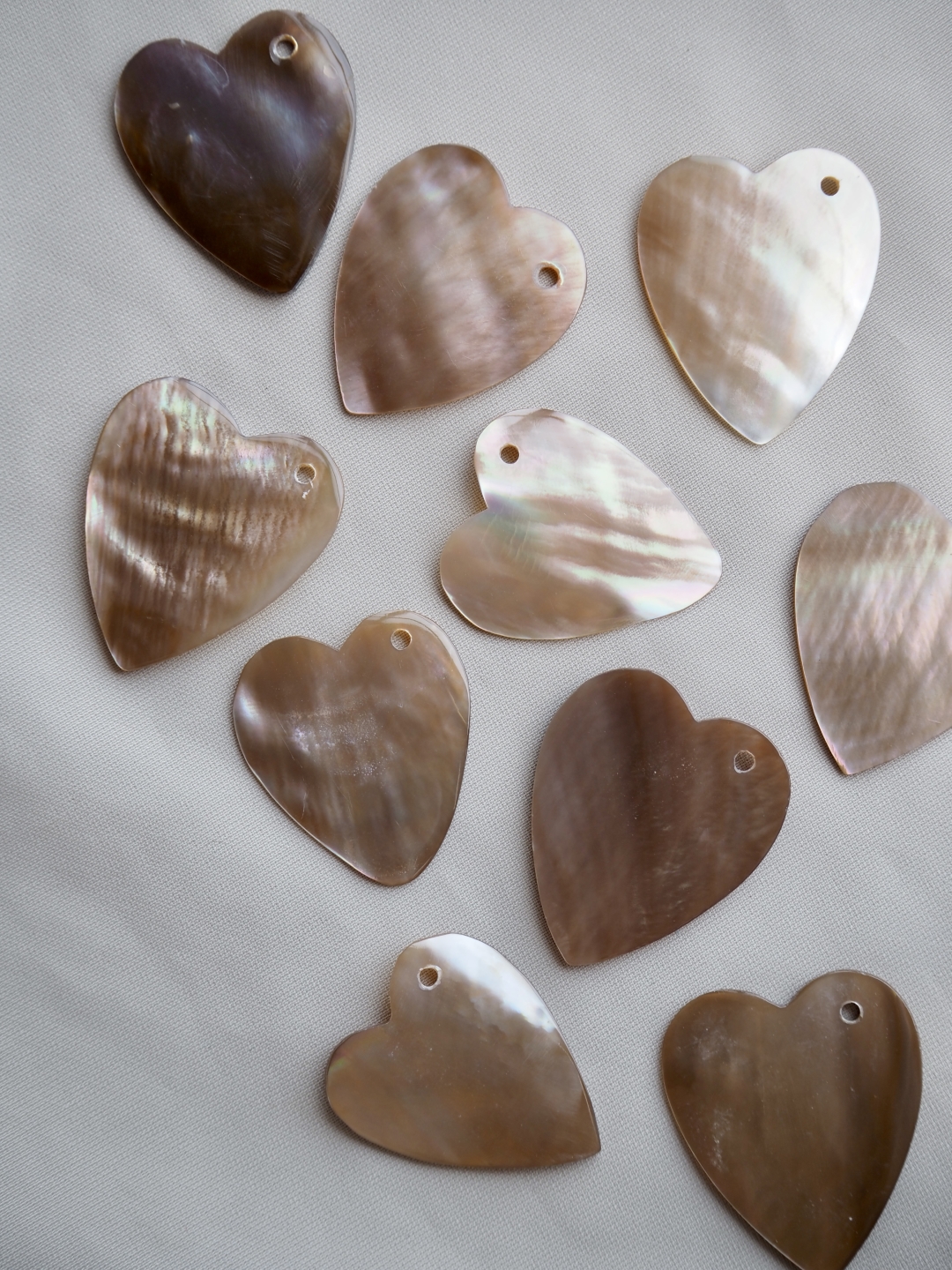 ハートカット サイドホール-34-（マベ）【約2.3～2.5cm/1枚】[メール便可]まとめ買い10%OFF En:Shell aaccessory,brown lip,side hole-heart-