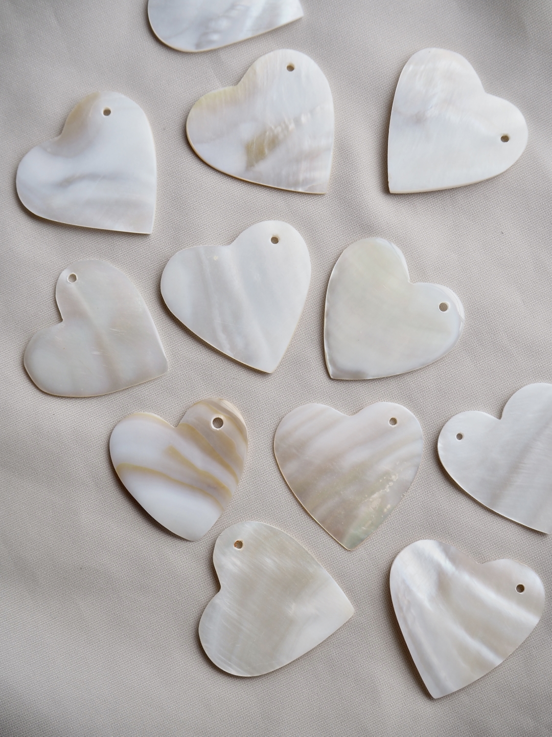 シェルプレートビーズ-ハートカット サイドホール-38-（淡水真珠貝）【約2.5～2.8cm/1枚】[メール便可]まとめ買い10%OFF En:Shell aaccessory,fresh water pearl,side hole-heart-