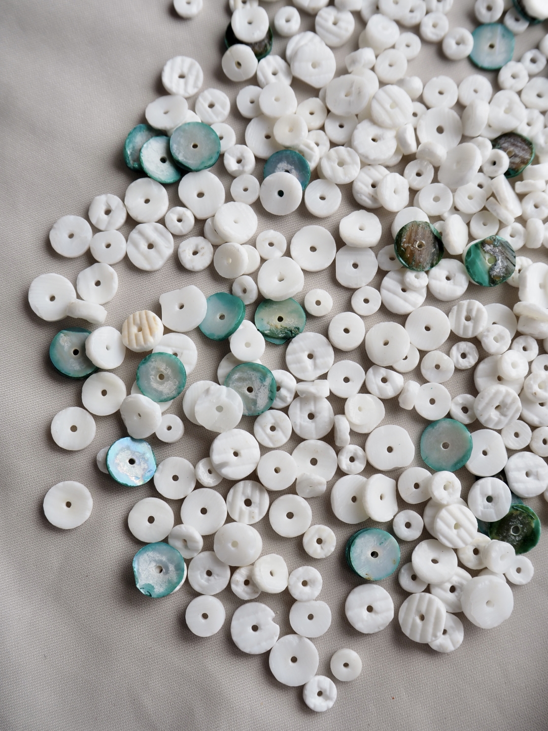 シェルビーズミックス No.11【約0.4～1.0cm/約45g】 [メール便可-15袋まで] En:Shell Beads 貝殻