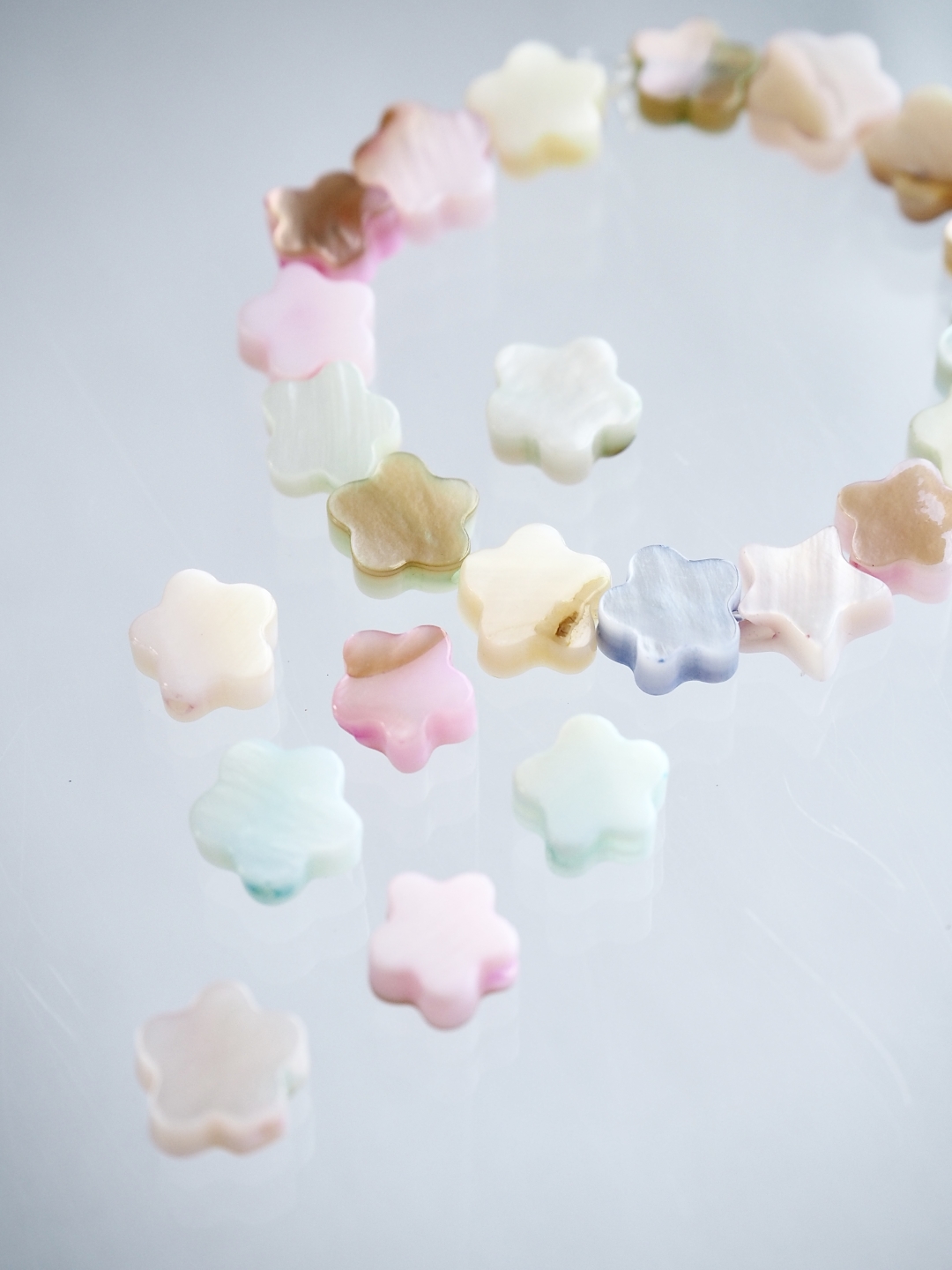 淡水真珠貝 -カラー スター【約6mm(約10cm・約16個)】#1310[メール便可]まとめ買い10%OFF En:Freshwater pearl MOP - Shell Beads 貝殻