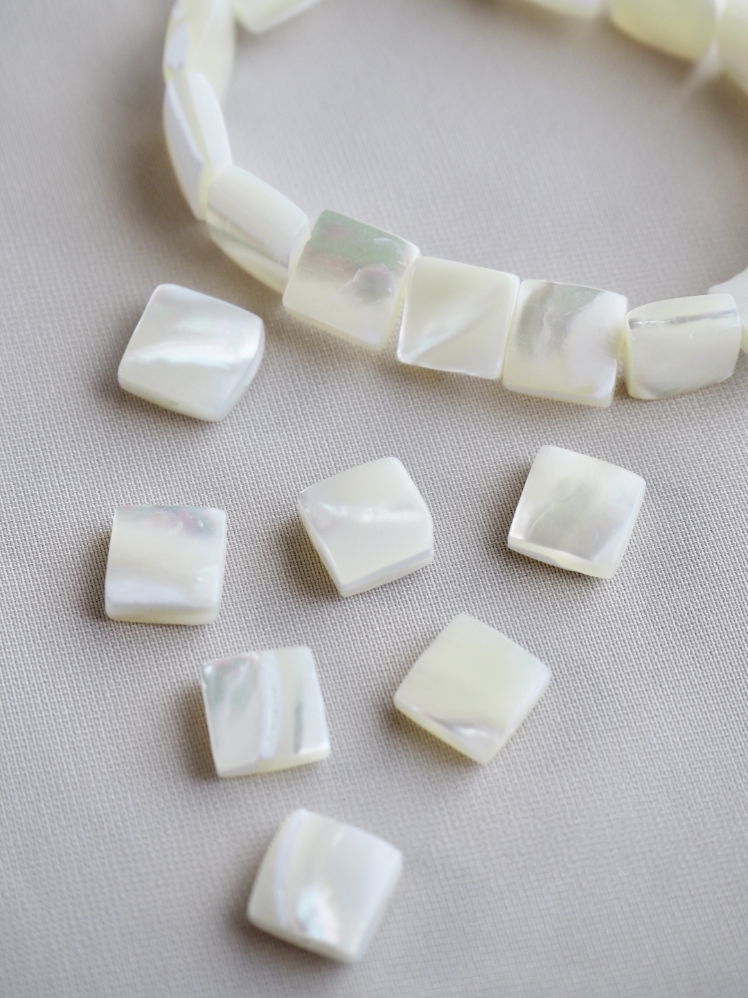 シェルビーズ-スクエア(タカセガイ)【約6mm(約10cm・約16個)】#1321[メール便可]まとめ買い10%OFF En:Shell Beads -Trocus 貝殻