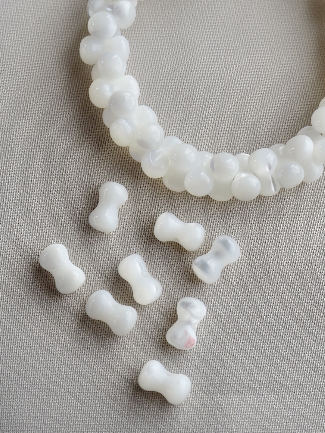 シェルビーズ-ピーナッツ(タカセガイ)【約6×4mm(約10cm・約25個)】#1338[メール便可]まとめ買い10%OFF En:Shell Beads -Trocus 貝殻