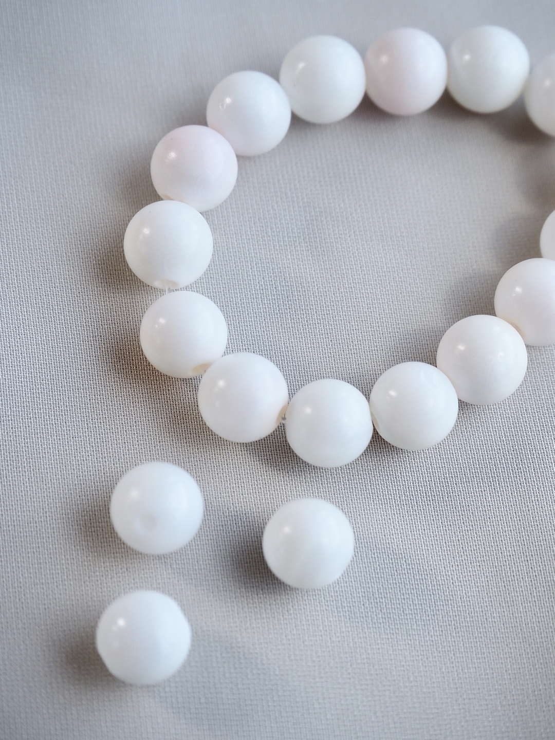 ソデボラ科-丸ビーズ【約7mm(約10cm・約14個)】#1329[メール便可]まとめ買い10%OFF 貝殻