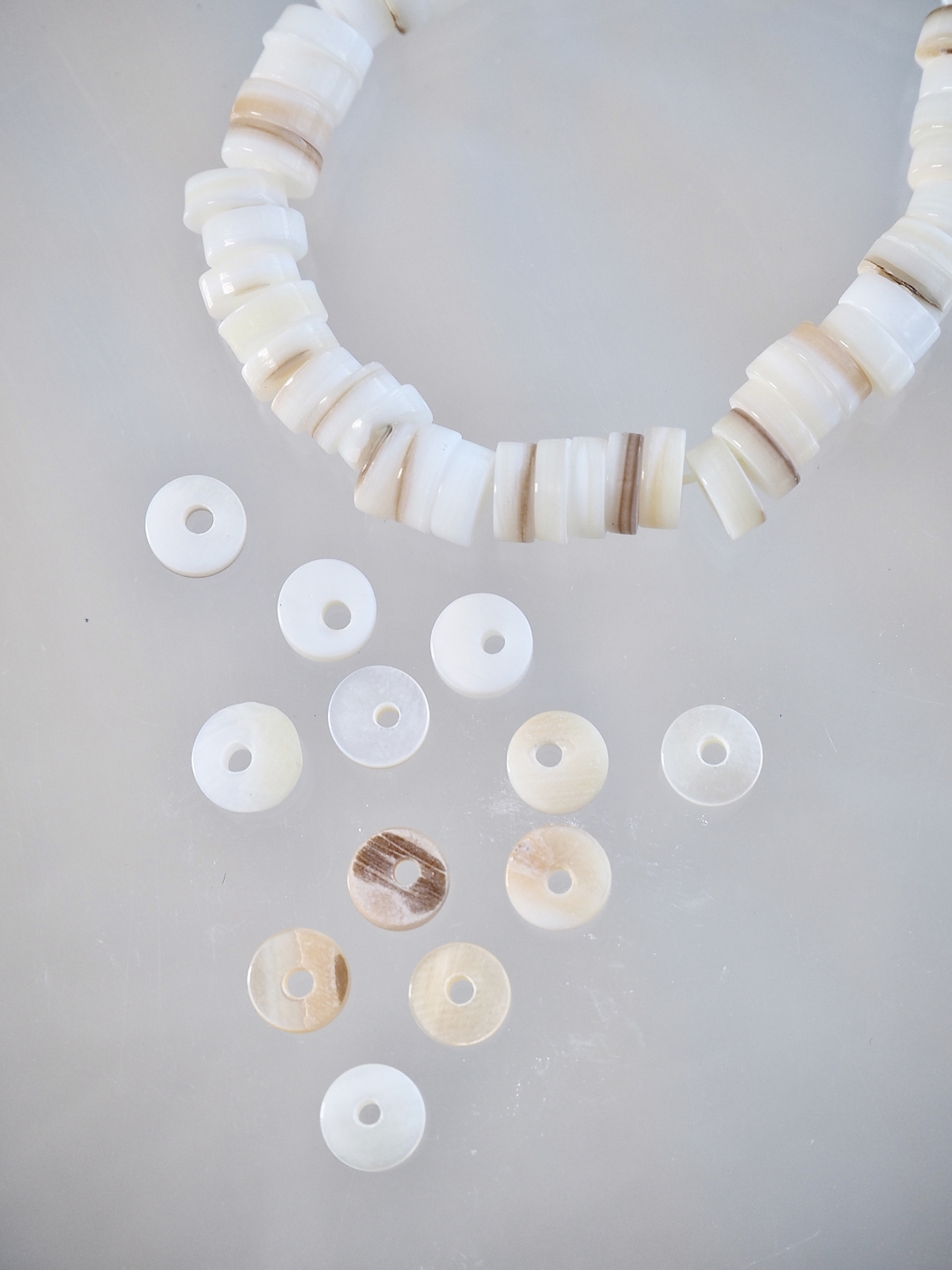 淡水真珠貝 スパンコール【約5mm(約10cm・約45個)】#1362[メール便可]まとめ買い10%OFF En:Freshwater pearl MOP - Shell Beads 貝殻