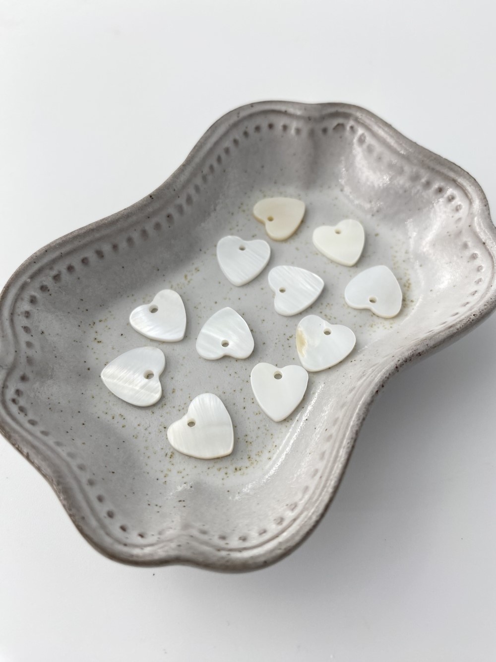 シェルプレートビーズ-ハートカット（淡水真珠貝）【約10×10ｍm】[メール便可] #250 En:Shell accessory,heart, freshwater pearl