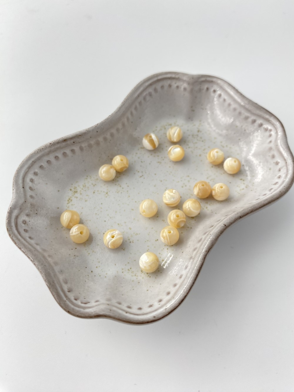 タカセガイ - 丸ビーズ【約6mm/約18個・約10cm】[メール便可]まとめ買い10%OFF #287 En:Trocus - Shell Beads 貝殻