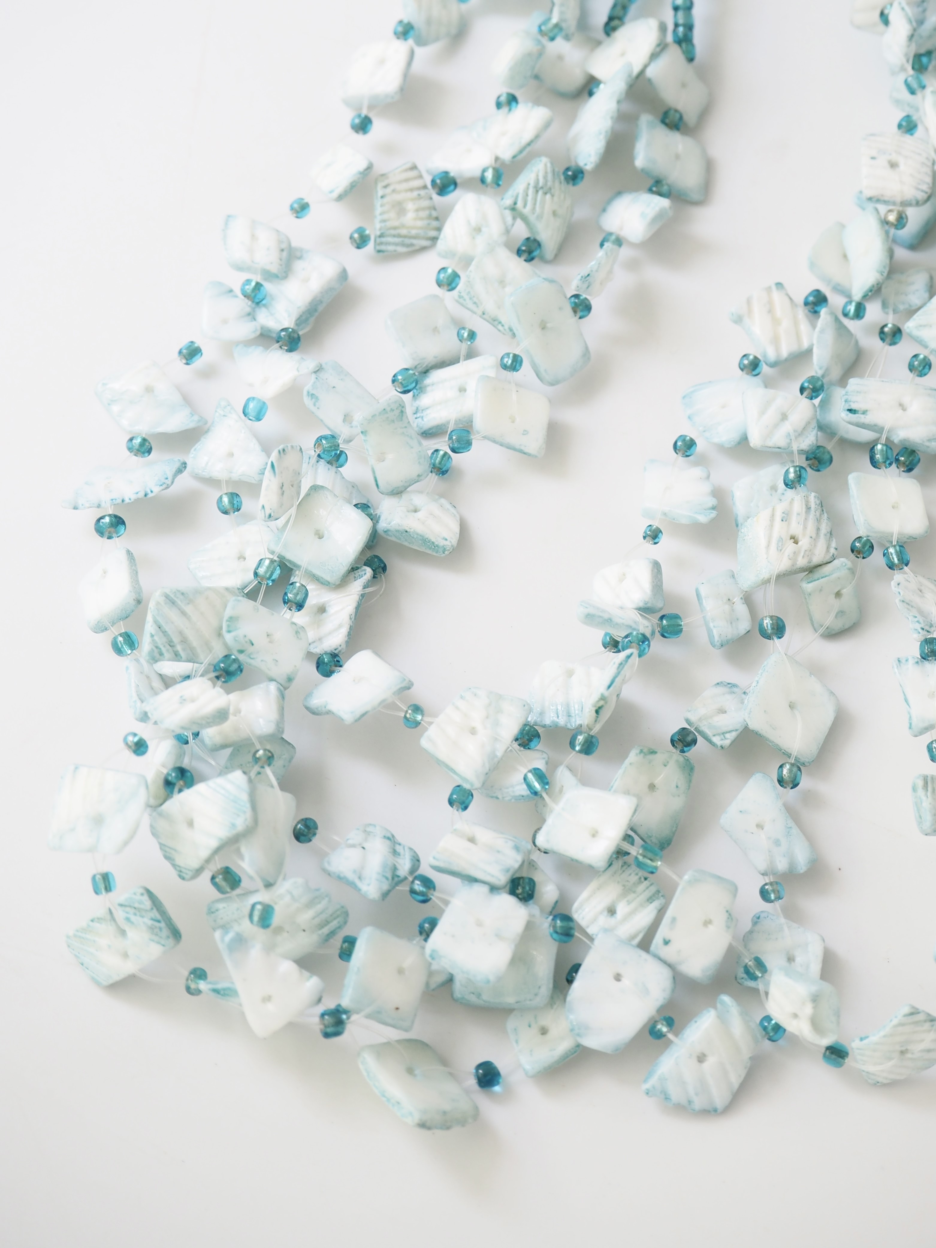 ホワイトローズ5連ネックレス(ブルー)【全長約37cm/1個】[メール便可]まとめ買い10%OFF