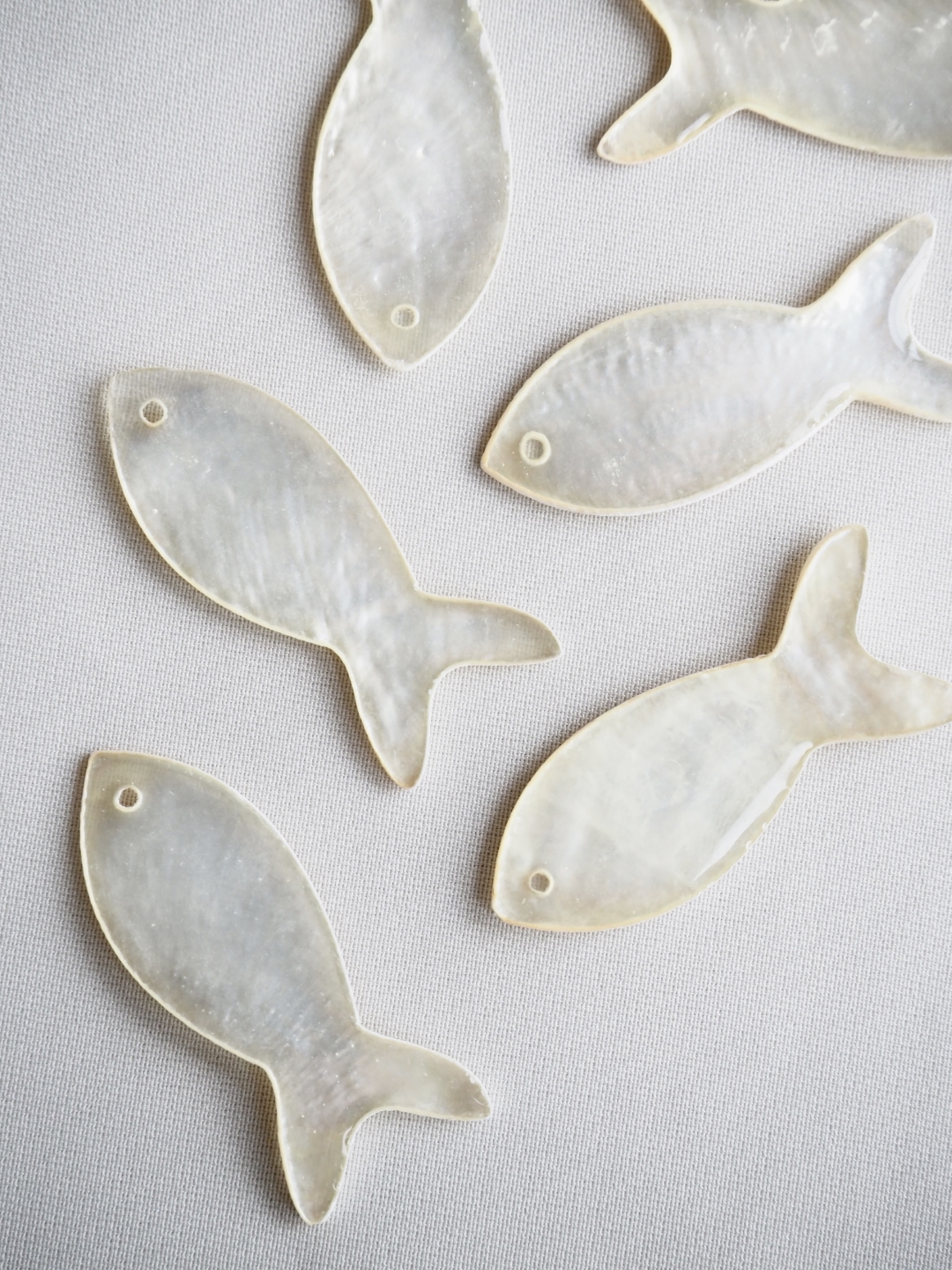 シェルビーズ - フィッシュ (淡水真珠貝)【約10×25mm/1個】 [メール便可]まとめ買い10%OFF #1079 En:Shell Beads -Freshwater pearl MOP 貝殻