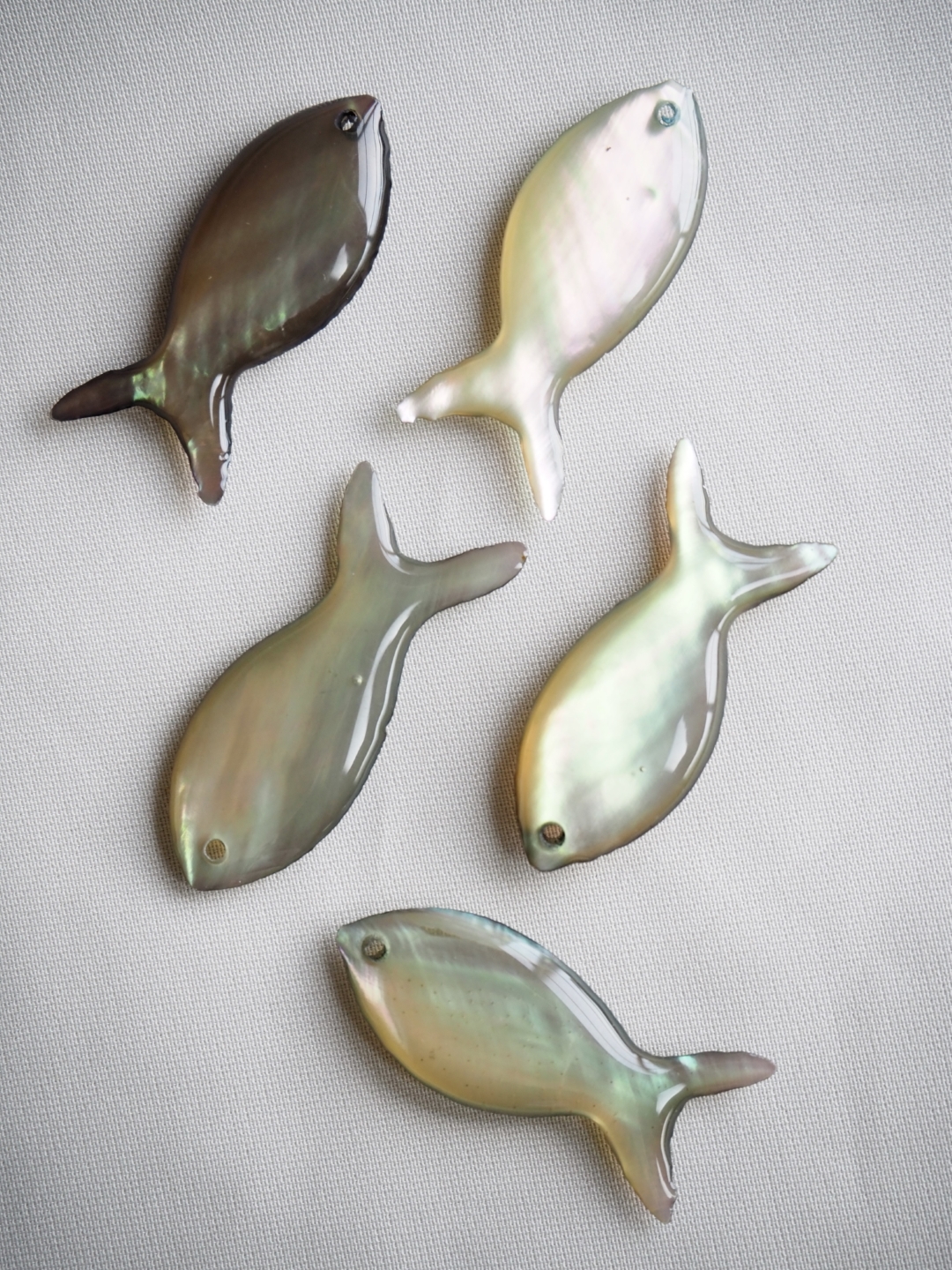 シェルビーズ - フィッシュ (クロチョウガイ)【約11×25mm/1個】 [メール便可]まとめ買い10%OFF #1068  En:Shell Beads -Black MOP 貝殻