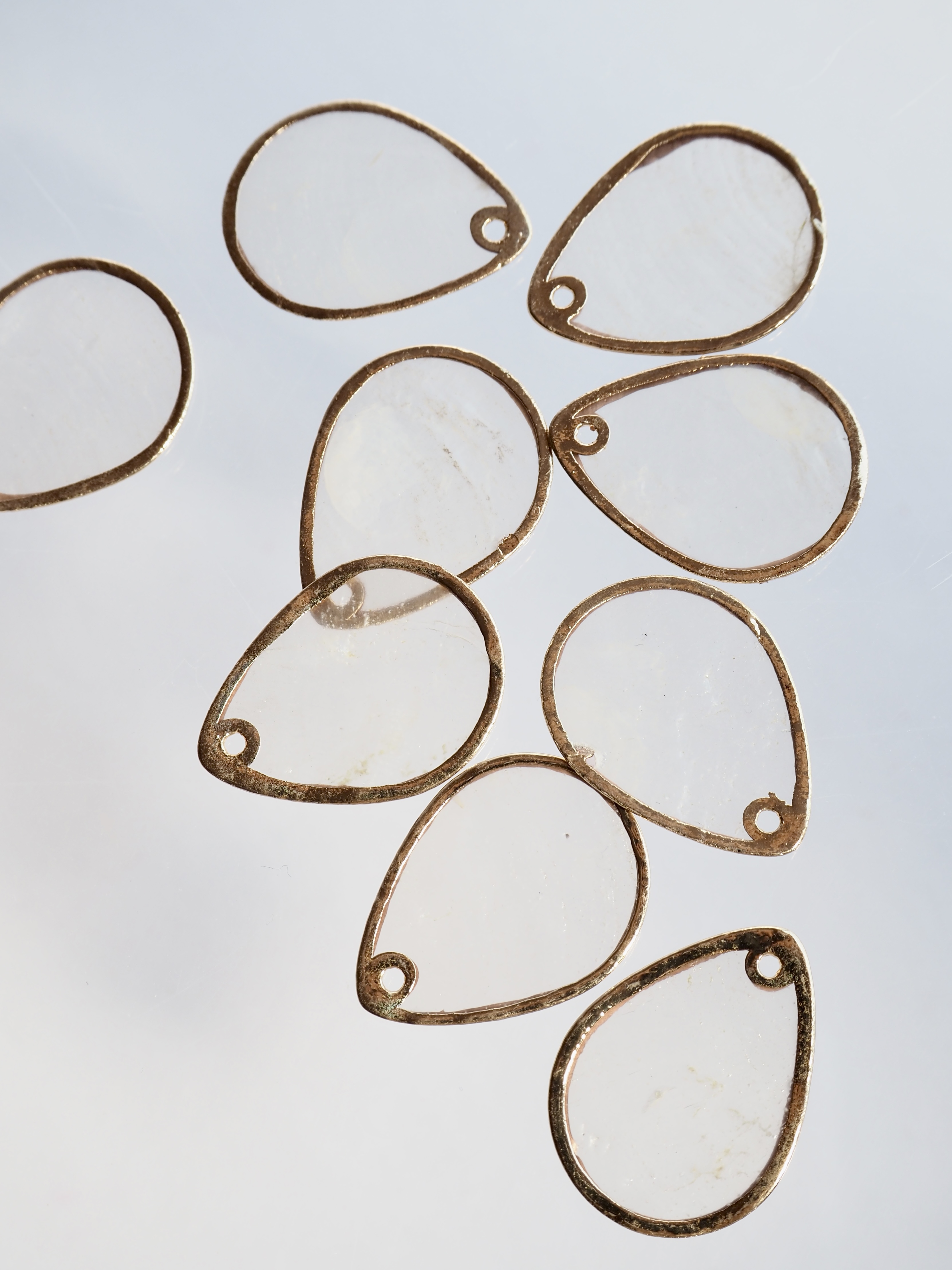 ゴールドエッジ ティアドロップ -カピス ナチュラル-【約20×15mm/1個】[メール便可]まとめ買い10%OFF #324 貝殻