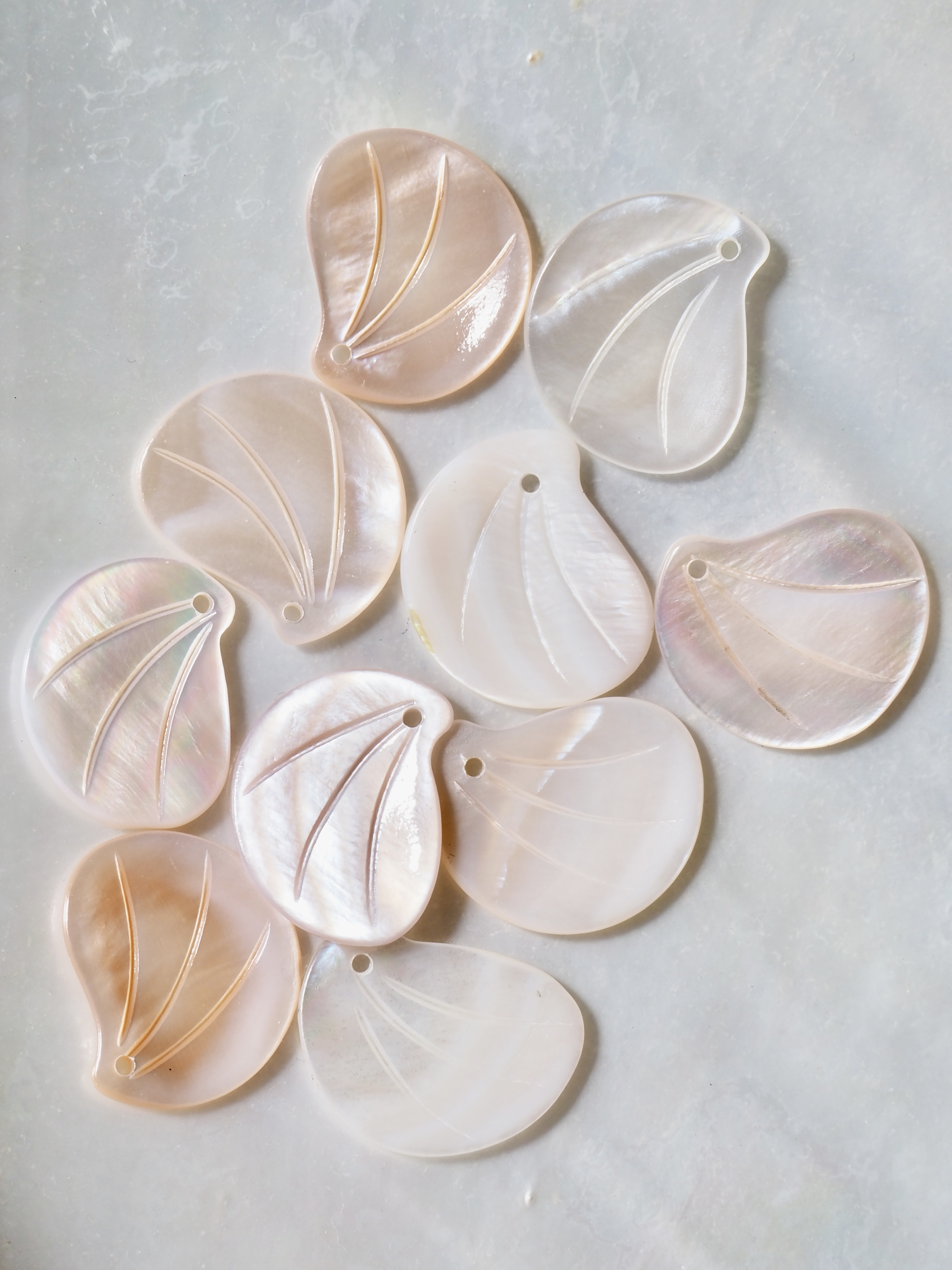 シェルビーズ-花びらリーフ大(淡水真珠貝ピンク)【約13×15mm/1個】[メール便可]まとめ買い10%OFF #1029 貝殻