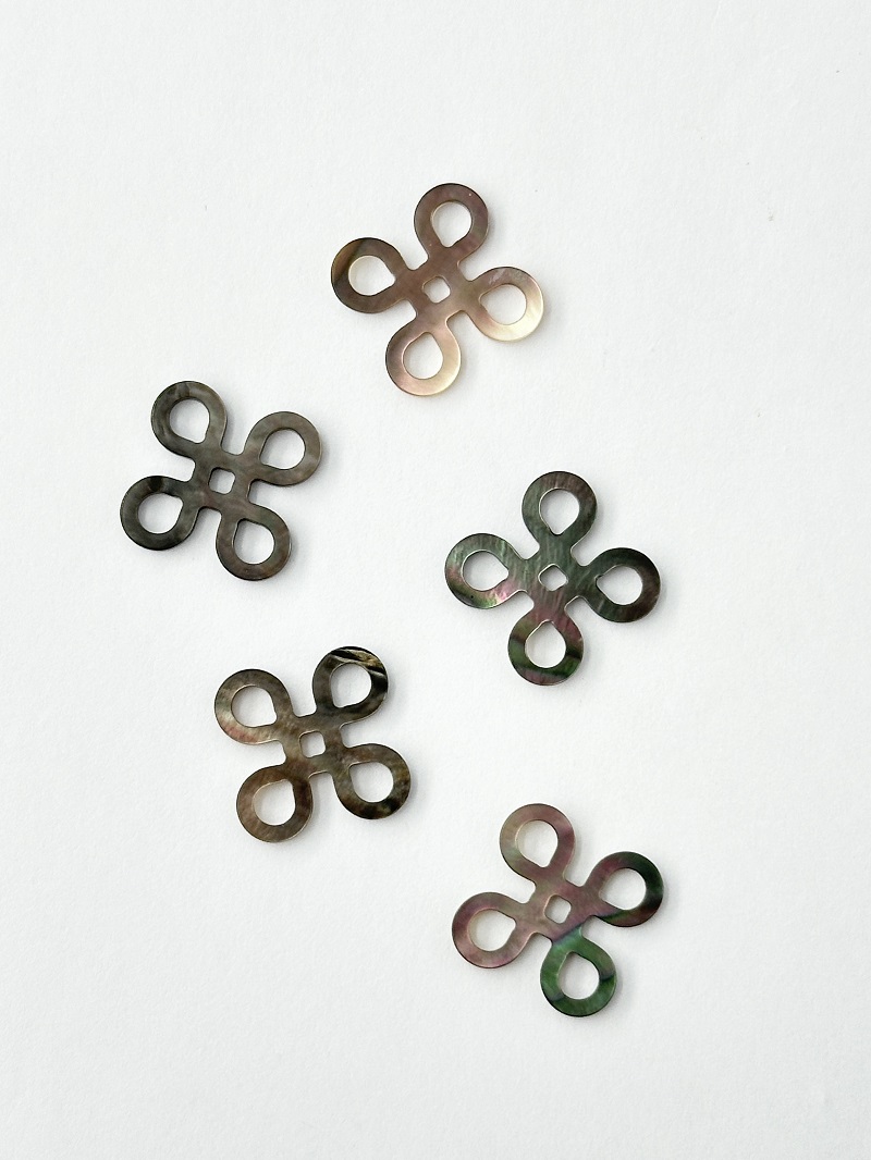 透かしパーツ- クローバー(クロチョウガイ)【約14mm/1個】[メール便可]まとめ買い10%OFF #2098 En:Shell Beads -Black MOP