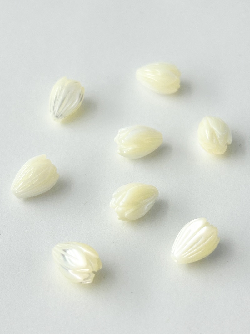 シェルビーズ - つぼみ小-片穴 (タカセガイ)【約11×8mm/1個】 [メール便可]#2106 まとめ買い10%OFF En:Trocus - Shell Beads -flower bud 貝殻