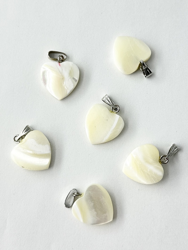 シェルチャーム - ハート(タカセガイ)【約15mm/1個】[メール便可]まとめ買い10%OFF #1037 En:Trocus - Shell charm 貝殻