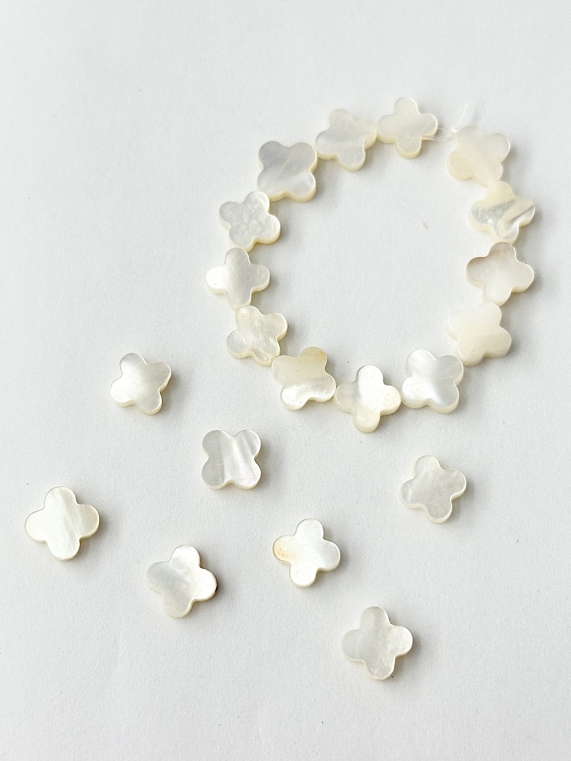 シェルビーズ-クローバー(シロチョウガイ)【約8～9mm(約10cm・約12個)】[メール便可]まとめ買い10%OFF #1343 En:white MOP - Shell Beads