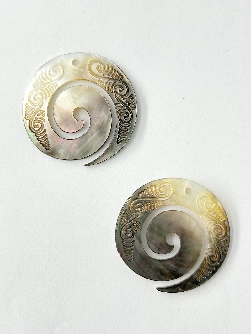 シェルパーツ-渦巻き(クロチョウガイ)【約30mm】1個 [メール便可]まとめ買い10%OFF #2121 En:Shell parts -Black MOP 貝殻