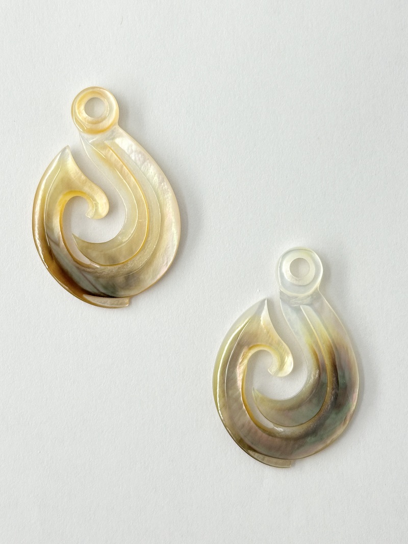 シェルパーツ - フィッシュフック(クロチョウガイ)【約26×35mm/1個】[メール便可] まとめ買い10%OFF #2143 En:-Shell parts -Black MOP 貝殻