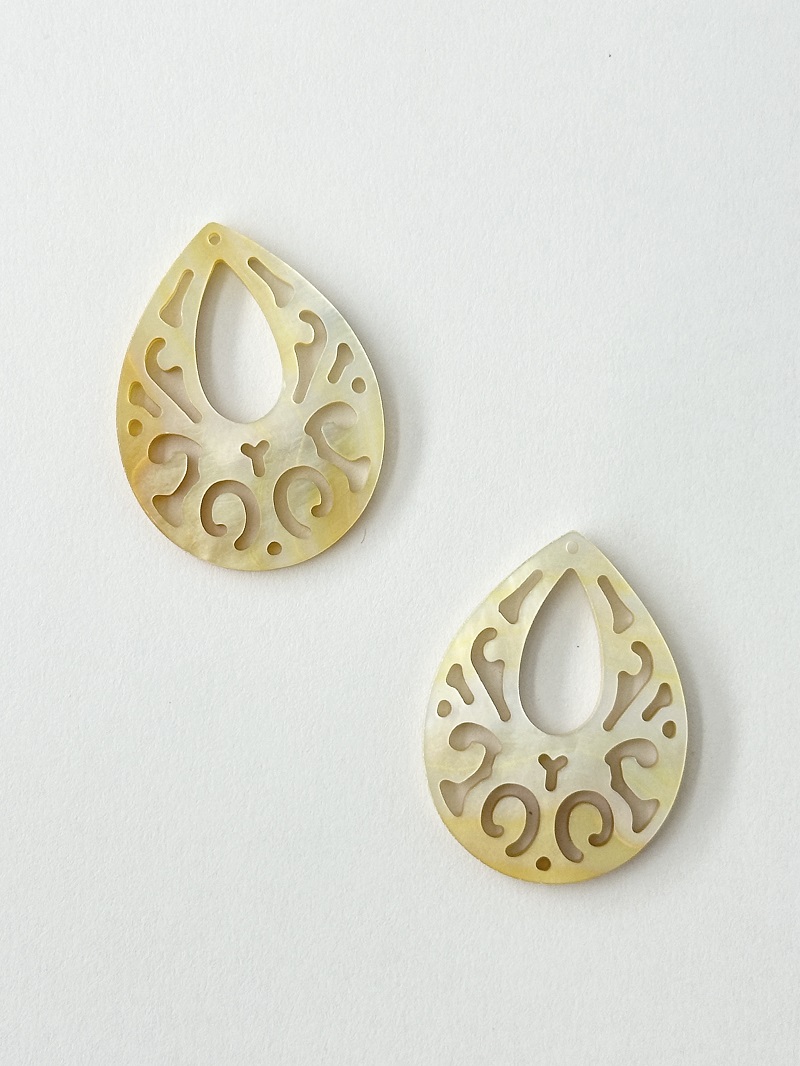 シェルパーツ-ティアドロップ (シロチョウガイ)【約24×32mm/1個】[メール便可]まとめ買い10%OFF #2147 En:Shell Beads -White MOP 貝殻