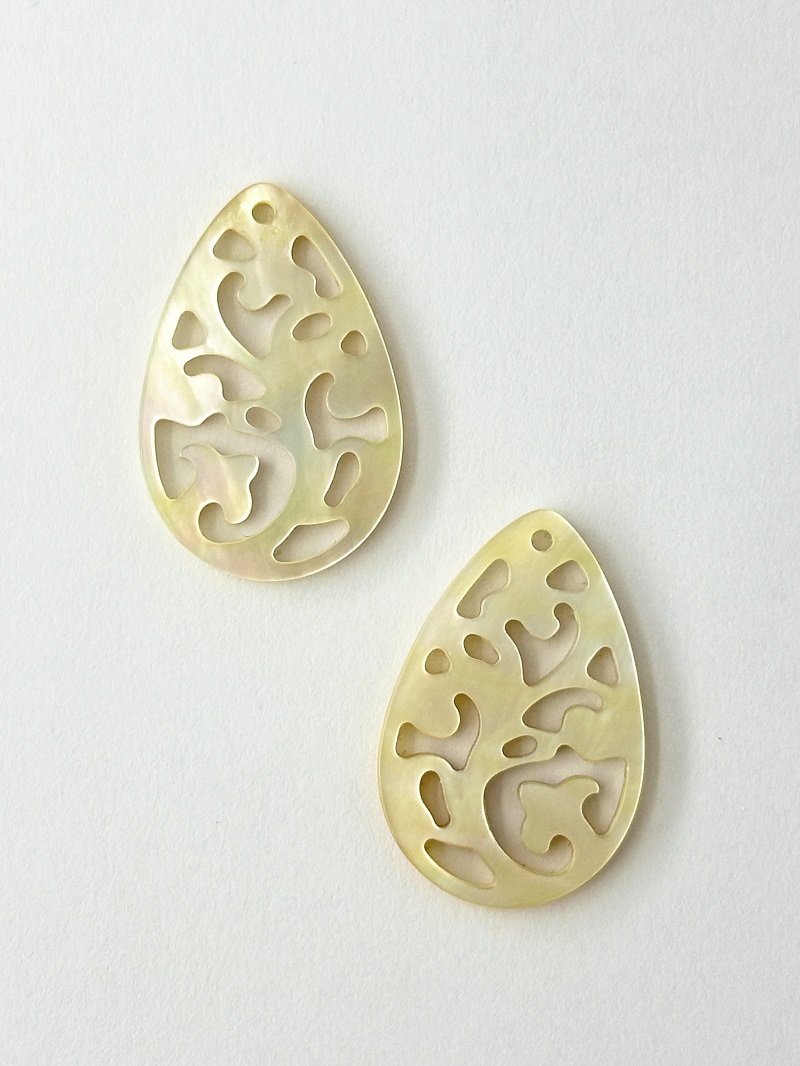 シェルパーツ-ティアドロップ (シロチョウガイ)【約20×30mm/1個】[メール便可]まとめ買い10%OFF #2148 En:Shell Beads -White MOP 貝殻