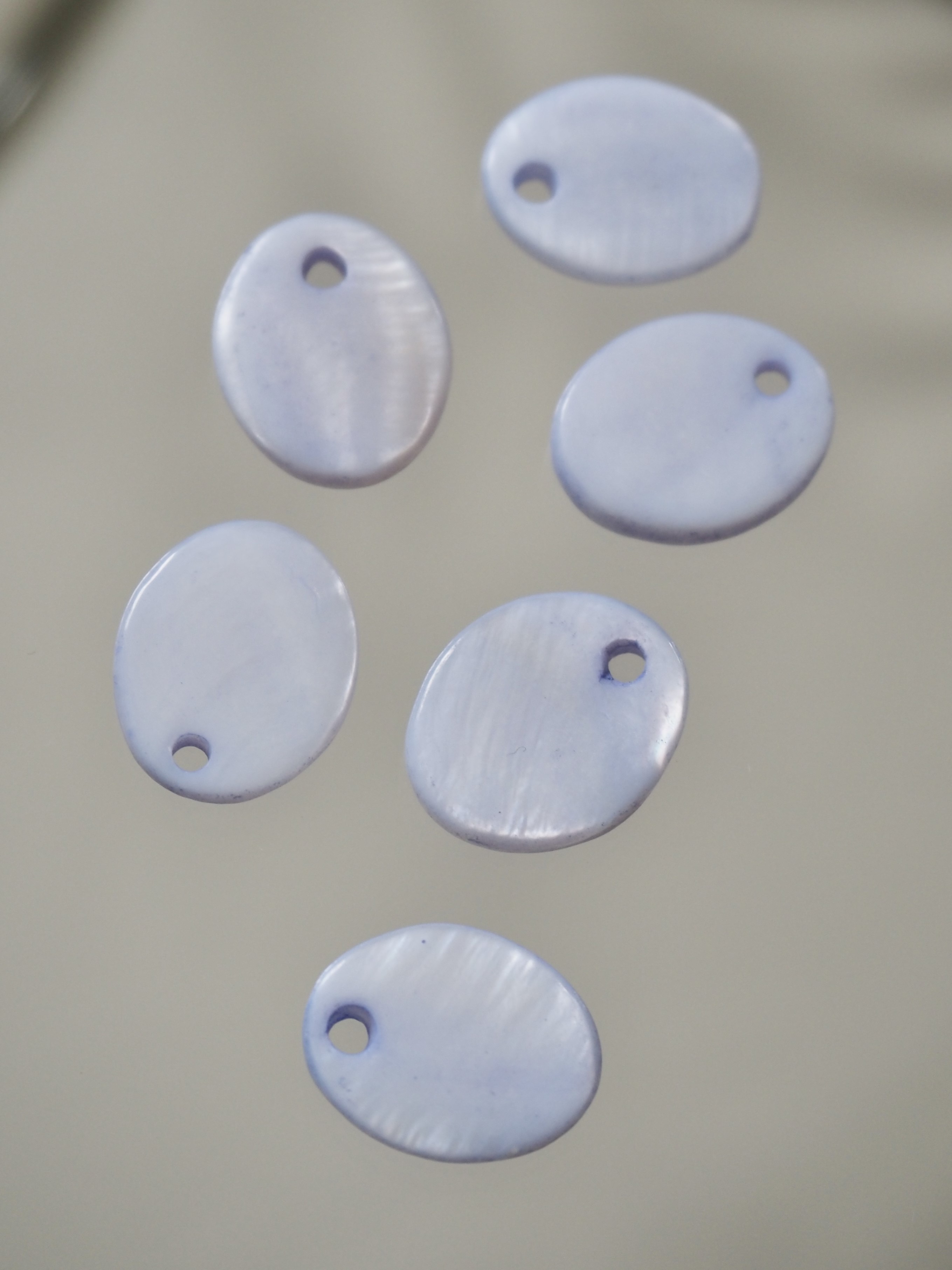 シェルプレートビーズ - オーバル ブルー(淡水真珠貝)【約9×12ｍm】[メール便可] #313 En: Shell accessory,shell, freshwater pearl 貝殻