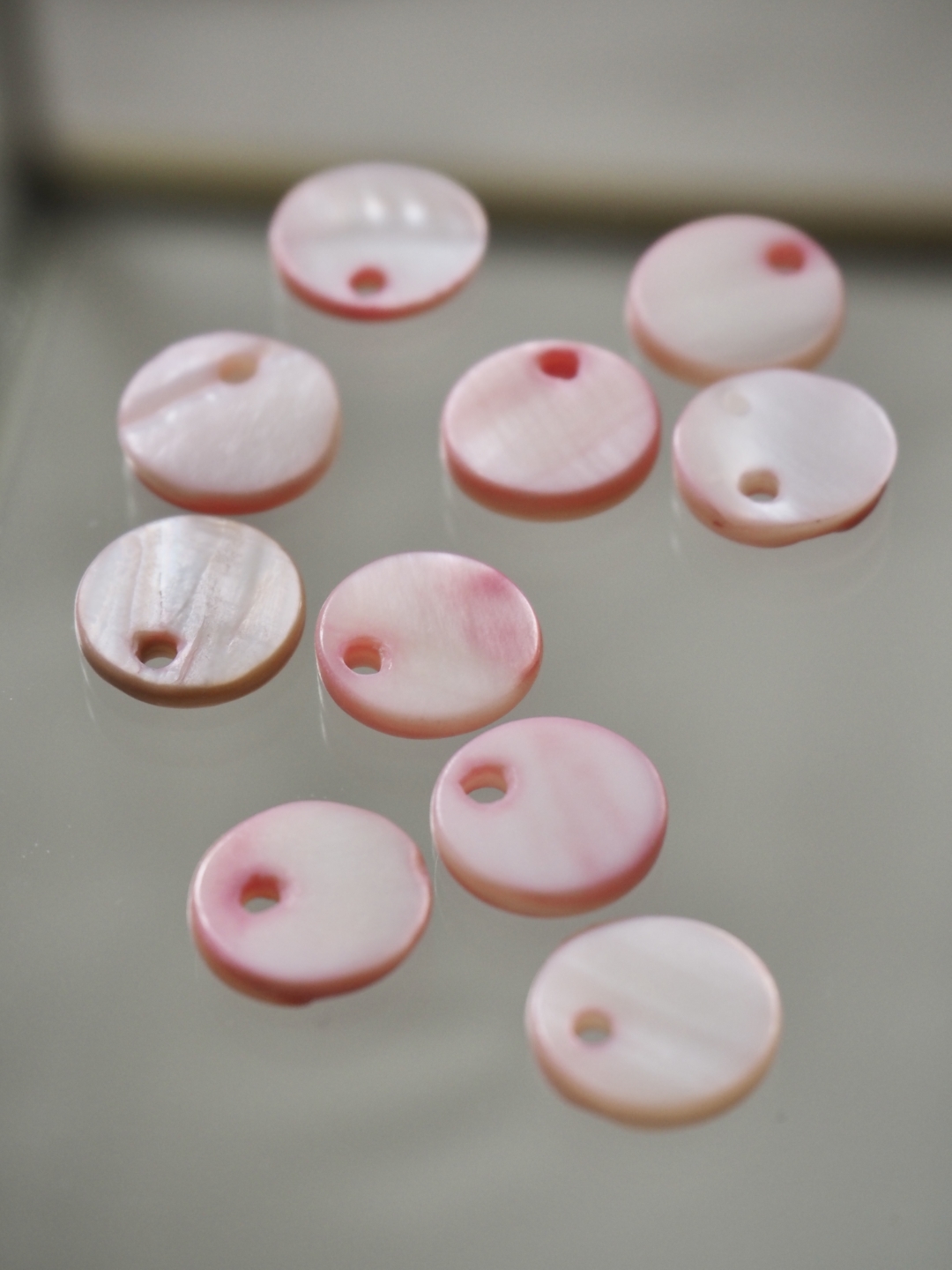 シェルプレートビーズ - ラウンド ピンク(淡水真珠貝)【約10ｍm】[メール便可] #304 En: Shell accessory,shell, freshwater pearl