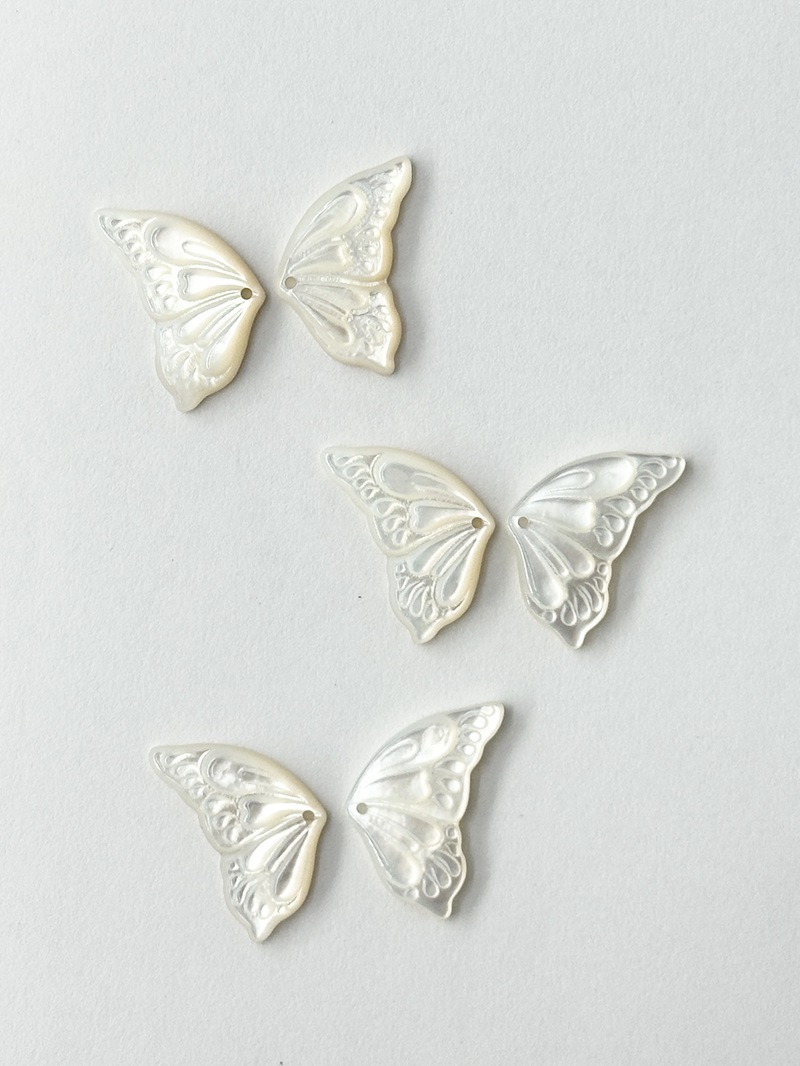 シェルビーズ-バタフライ-小-両羽ペア(シロチョウガイ)【約20×12mm(片羽サイズ)/1ペア】[メール便可]まとめ買い10%OFF #2167 En:Shell Beads -White MOP 貝殻