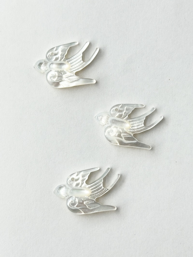 シェルビーズ - ツバメ(シロチョウガイ)【約20×13mm/1個】[メール便可]まとめ買い10%OFF #2174 En:Shell Beads -White MOP 貝殻