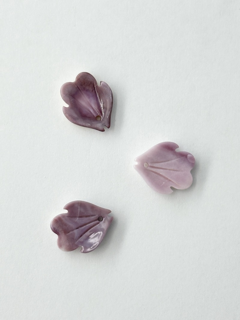 シェルビーズ-花びら 紫-(淡水貝)【約14×12mm/1個】[メール便可]まとめ買い10%OFF #2177 En:Shell Beads 貝殻