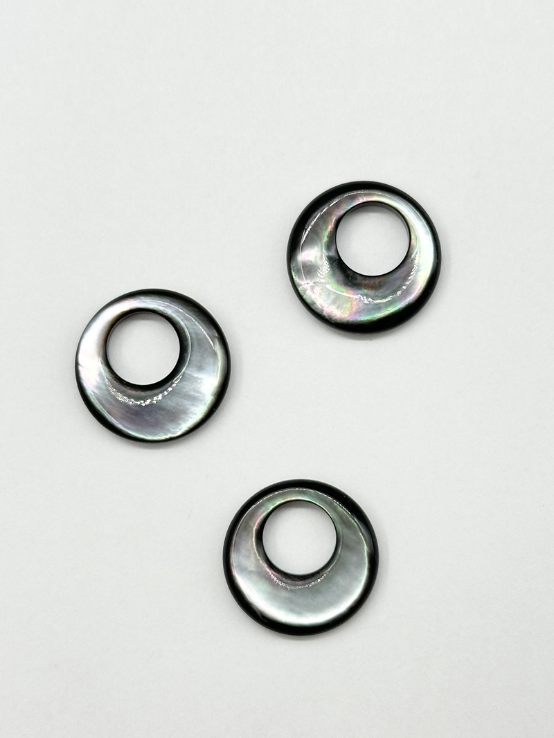 シェルビーズ-ドーナツ(クロチョウガイ)【約20mm/1個】[メール便可]まとめ買い10%OFF  #2181 En: Shell Beads -White MOP 貝殻