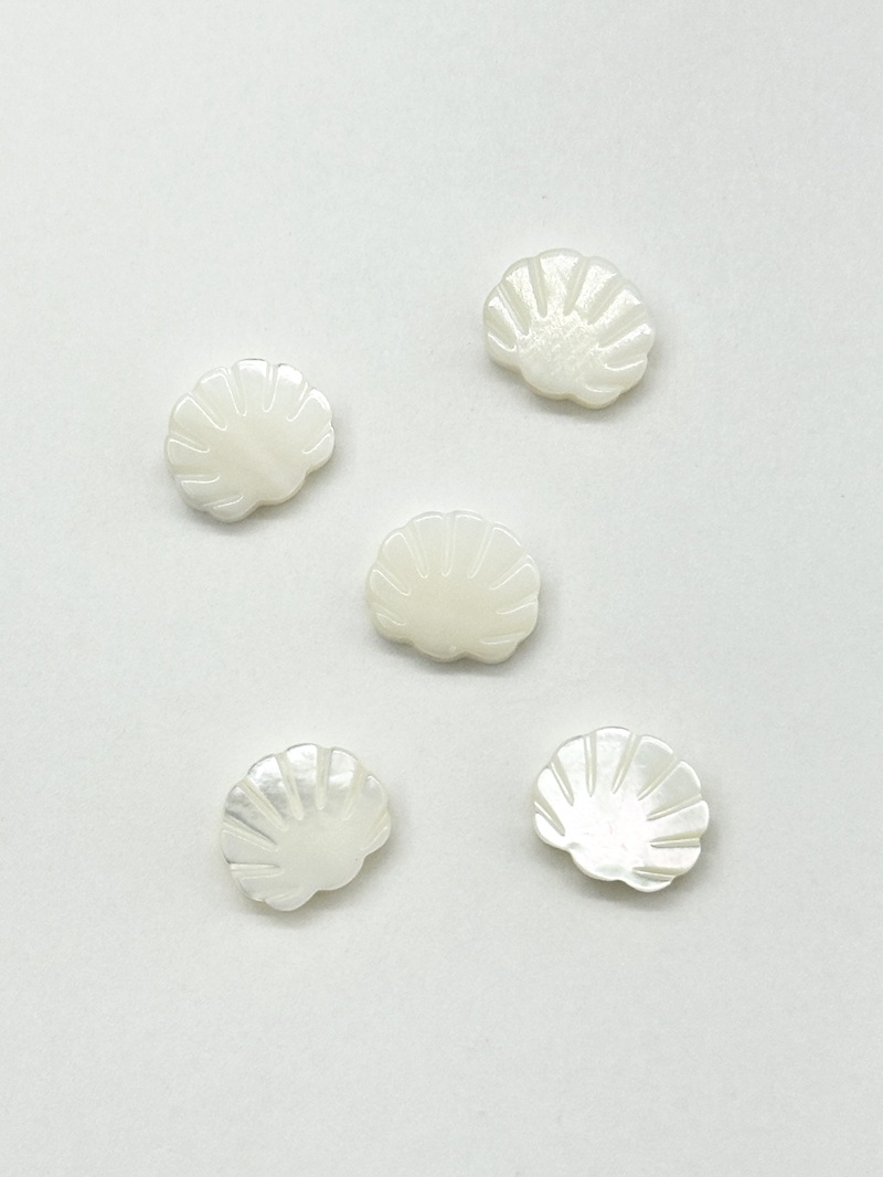 シェルビーズ - ホタテ(シロチョウガイ)【約11×12mm/1個】[メール便可]まとめ買い10%OFF #2187 En:Shell Beads -White MOP- 貝殻