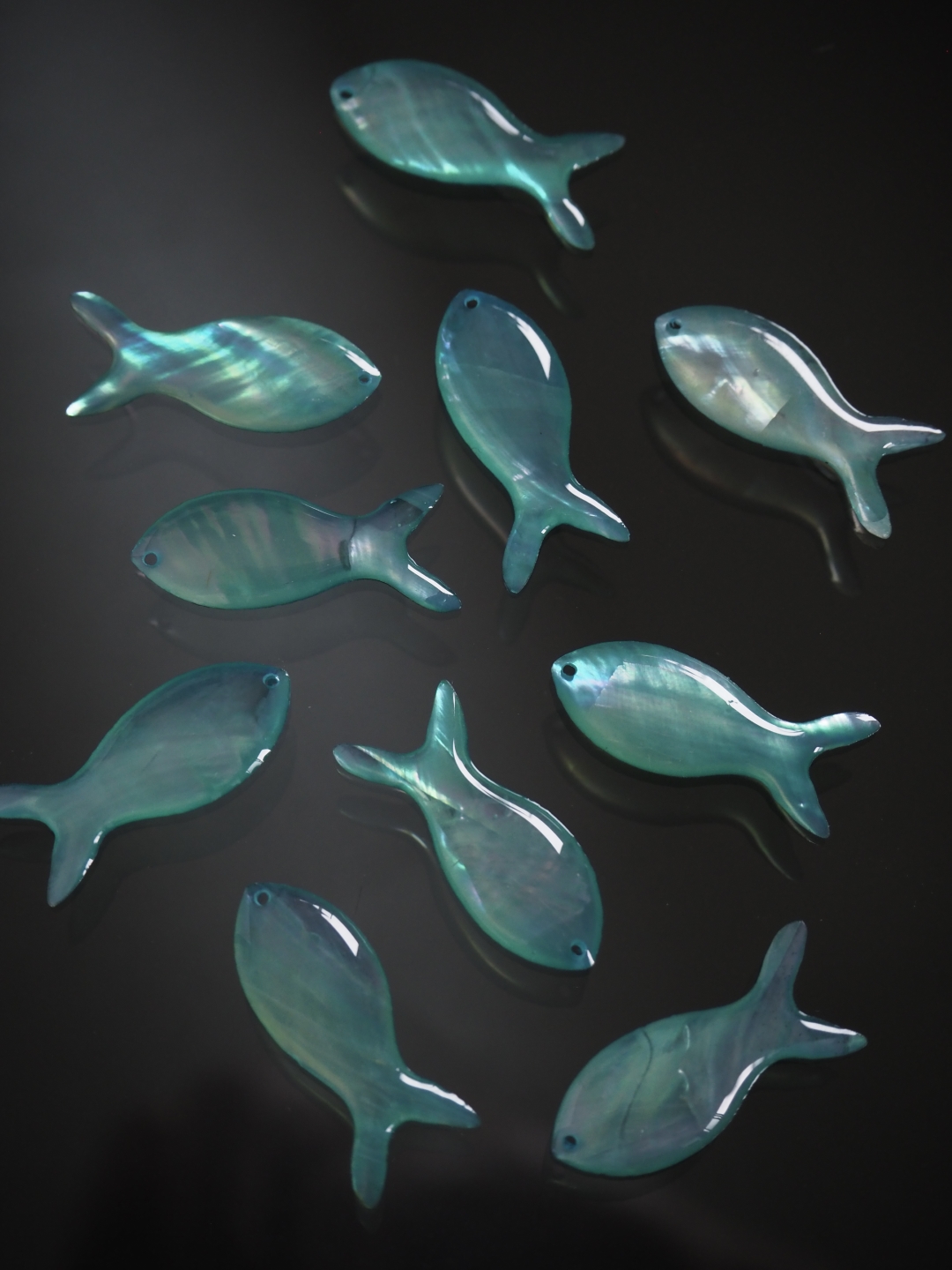 シェルビーズ - フィッシュ アクアブルー(シロチョウガイ)【約11×25mm/1個】 [メール便可]まとめ買い10%OFF #1067  En:Shell Beads -White MOP 貝殻